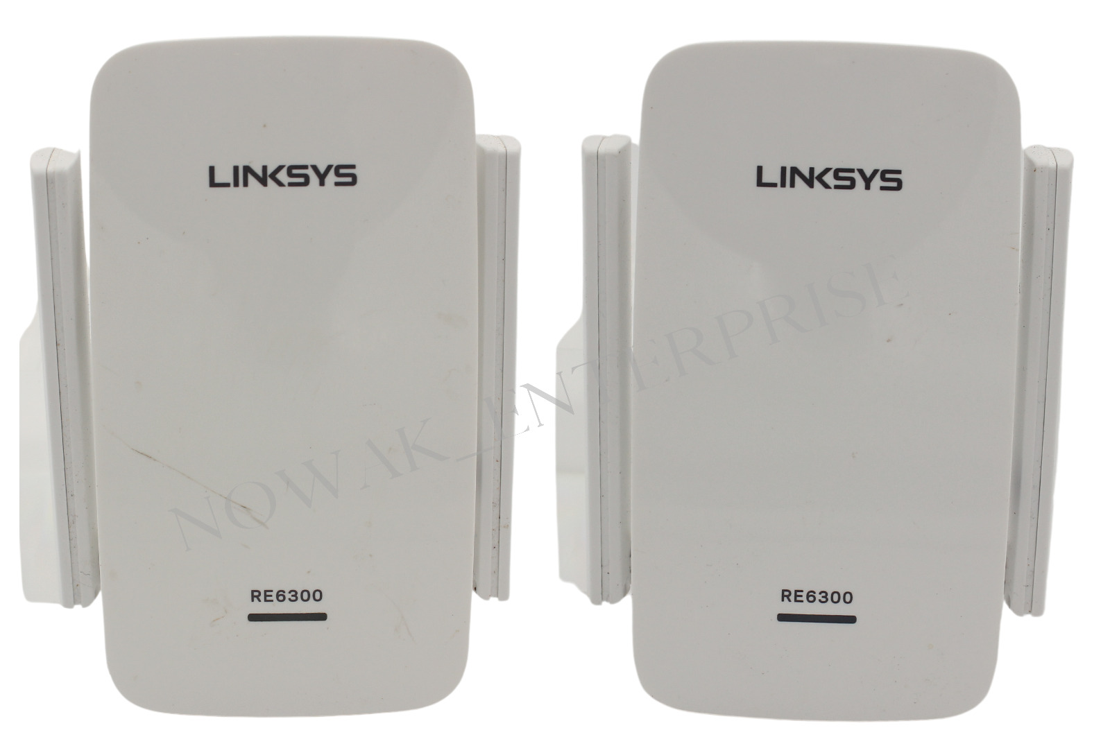 LOT OF 2 LINKSYS RE6300 AC750 750 Mbps Dual-Band WiFi 5 Extenders 1000 sf