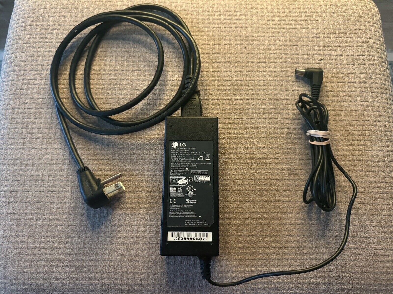 Original Genuine LG AC Adapter, Model AAH-01, input 100-240V, output 60V 2.71A