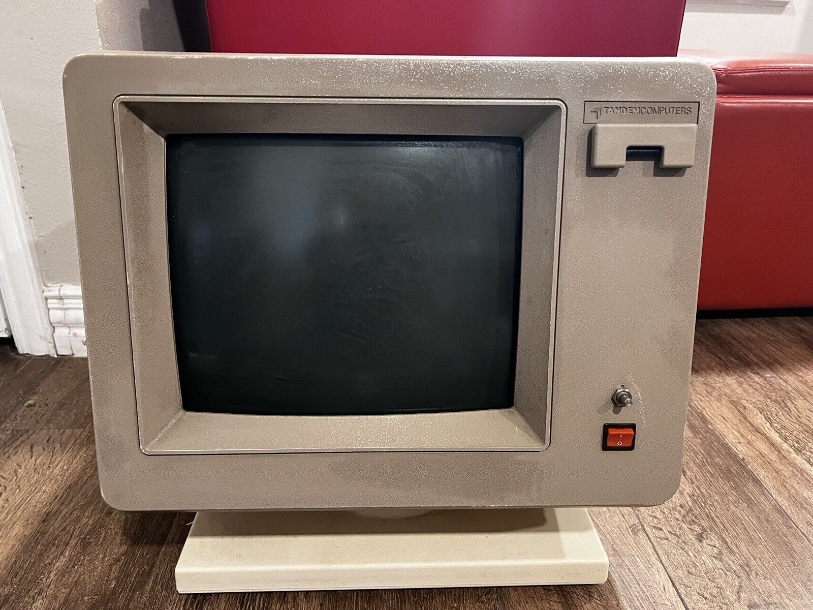 RARE Vintage 1986 TANDEM NON-STOP MAINFRAME COMPUTER Monitor POWERS ON