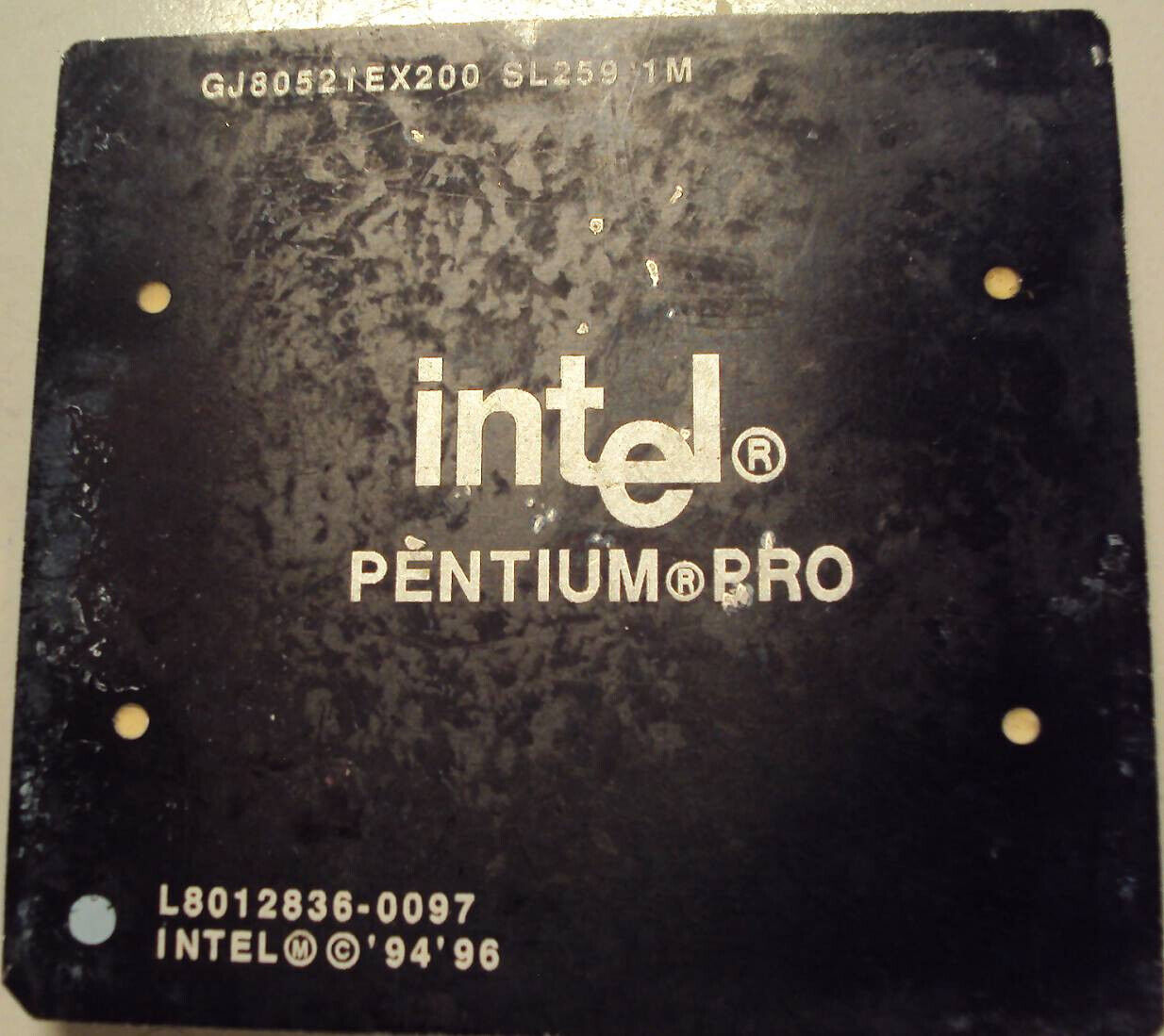 Super Rare INTEL  PentiumPRO black fiber and aluminum, GJ80521EX200 SL259 1M