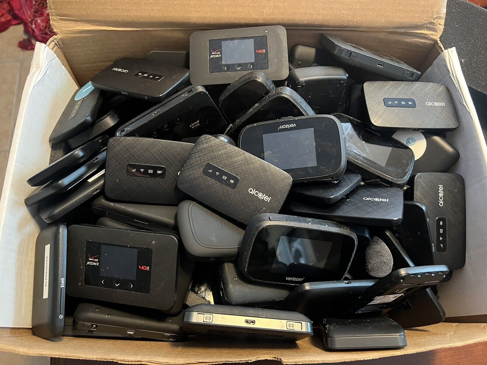 Lot of Assorted Unlocked 4g LTE Mobile WiFi MiFi Hotspots - 117 units - As is