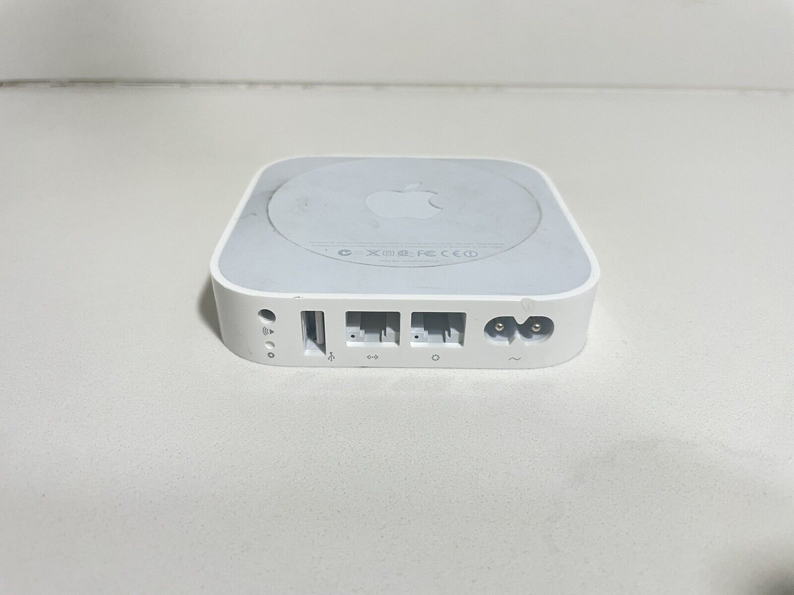 Apple AirPort Express Wireless-N Router Base Station  A1392 50-60Hz