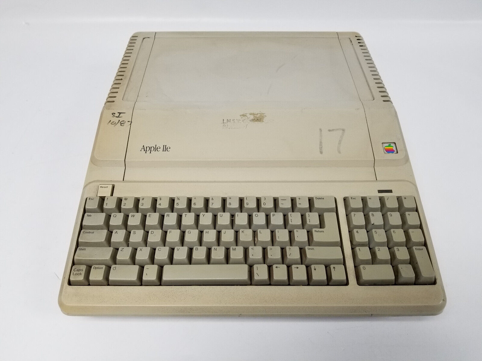 Vintage Apple IIe Computer A2S2128 (Powers On)