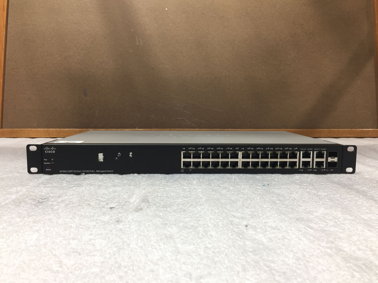 Cisco SF300-24PP K9-V02 24-Port 10/100 PoE+ Managed Rack Mountable Switch, RESET