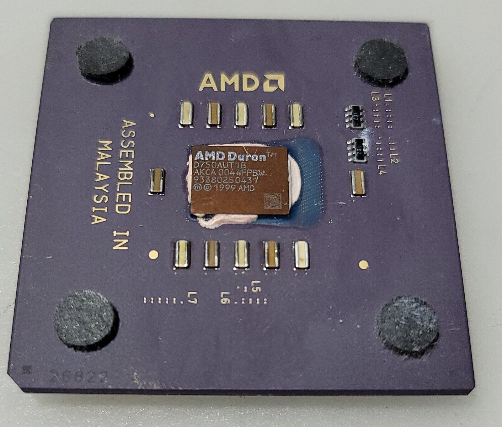 Rare Vintage AMD Duron D750AUT1B Ceramic Processor 1999