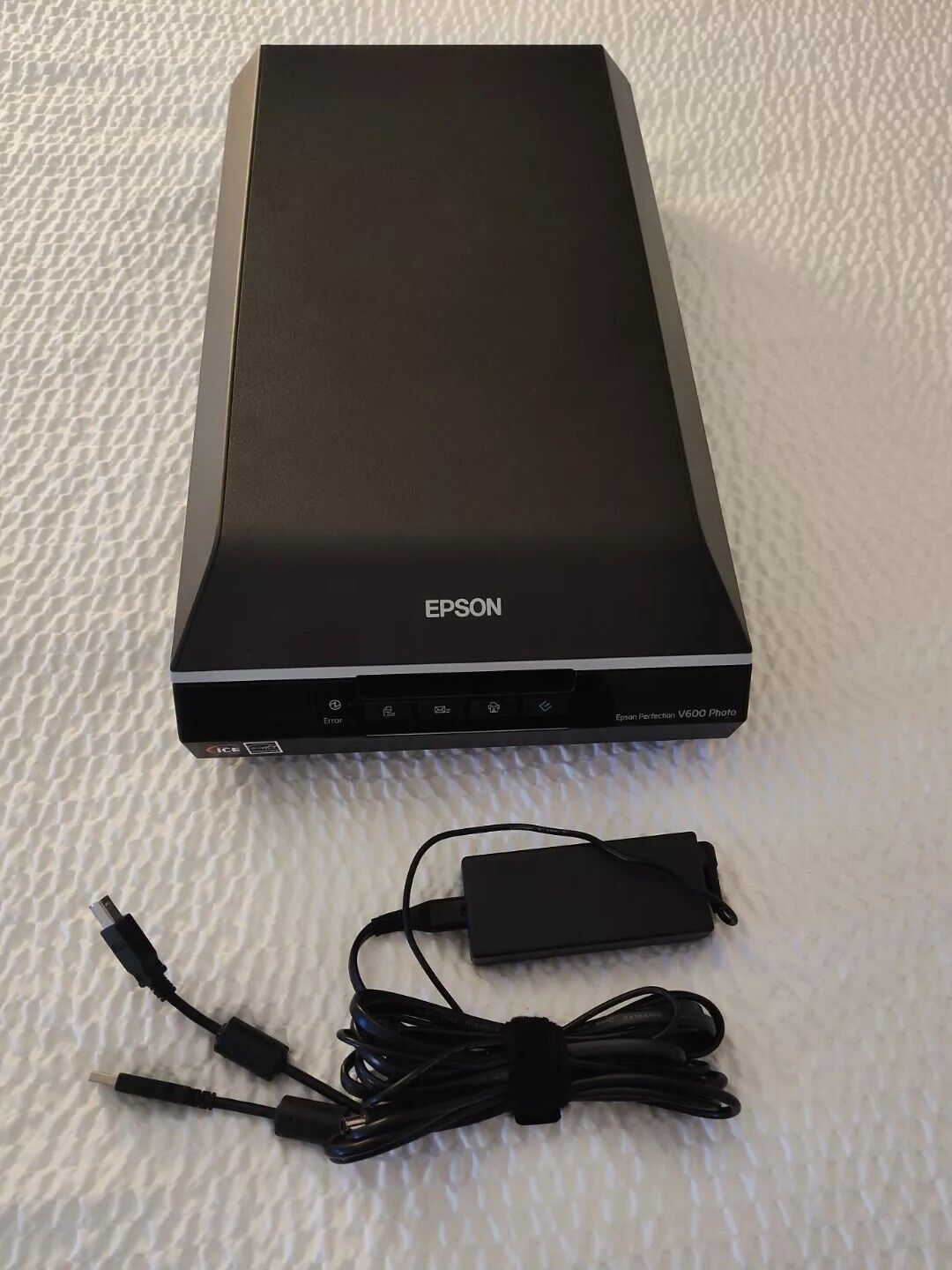 Epson Perfection V600 Photo Scanner w/Cords power & USB EUC Tested