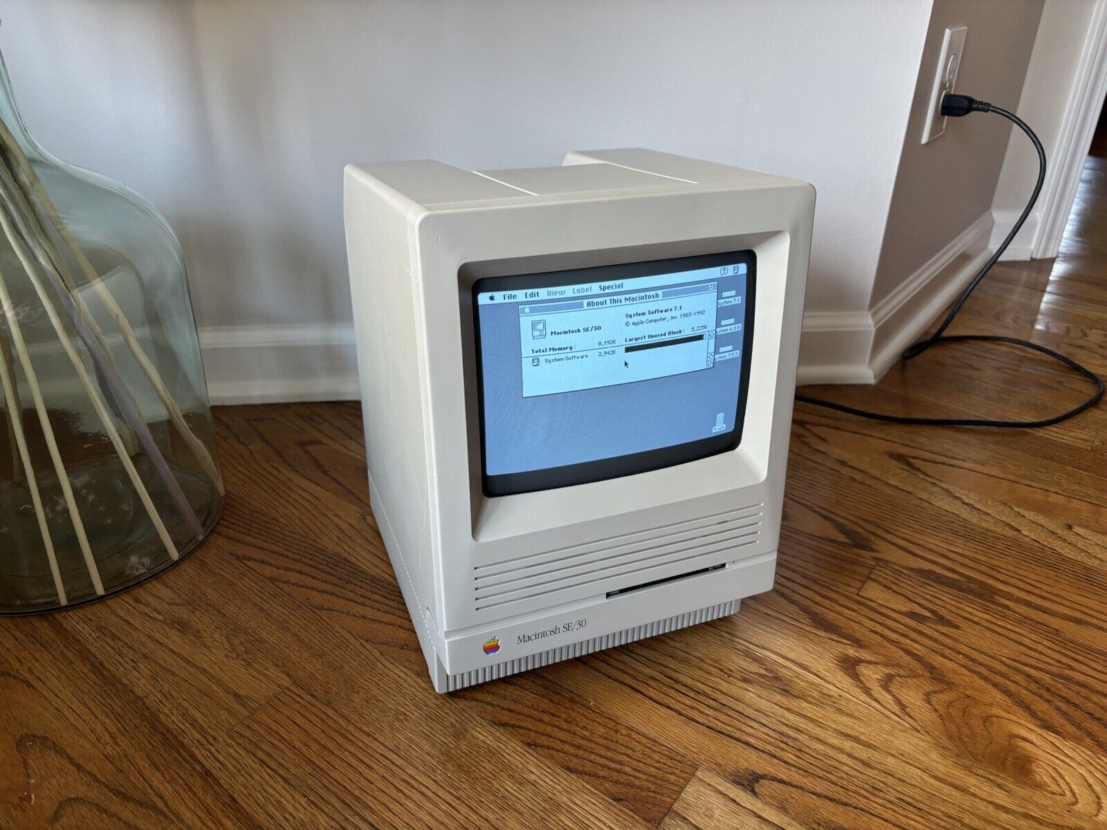 Apple Macintosh SE/30 - Restored & Recapped, SCSI SD HD, 8MB RAM, Socketed CPU