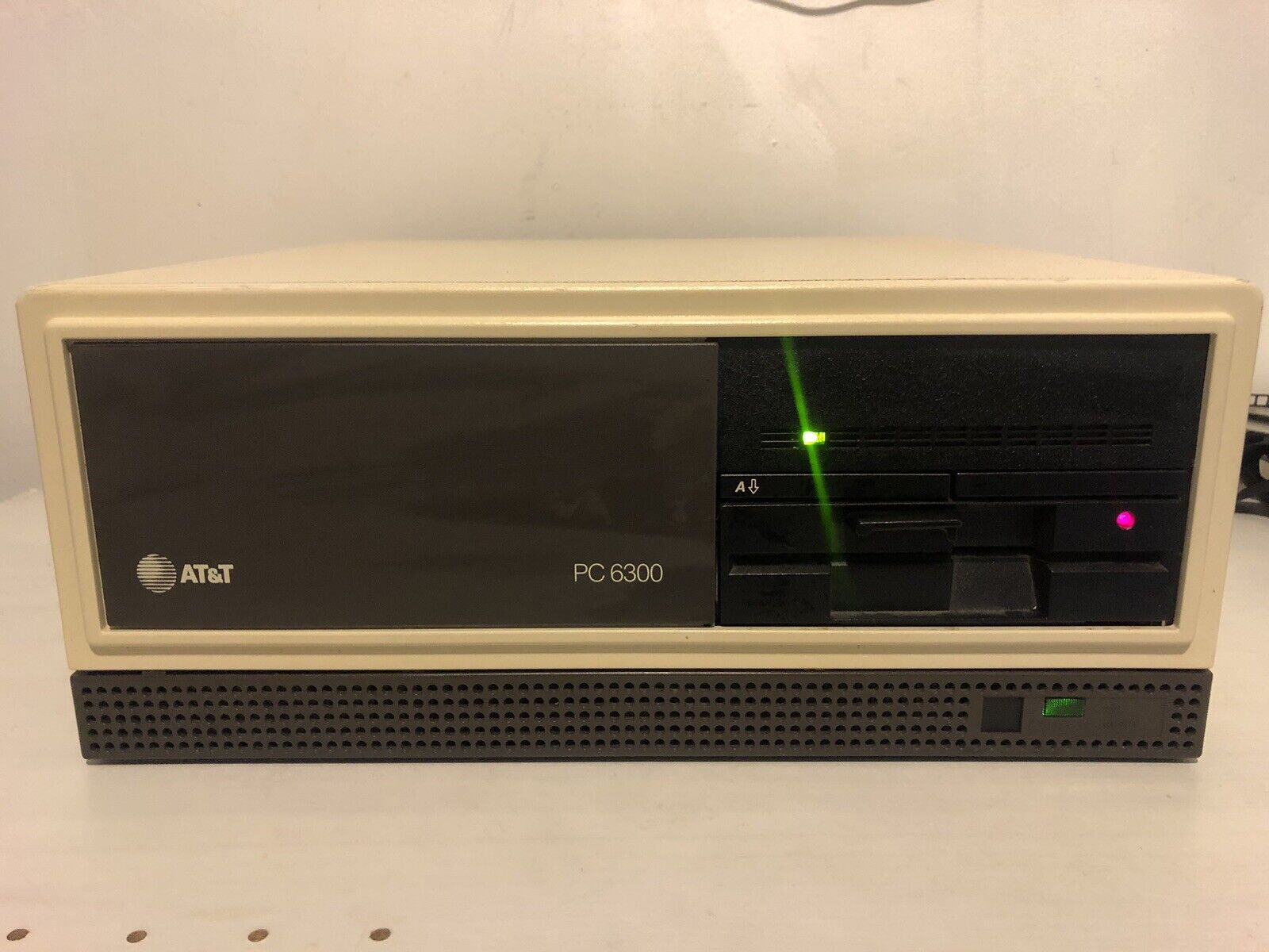 VINTAGE AT & T 6300 PERSONAL COMPUTER
