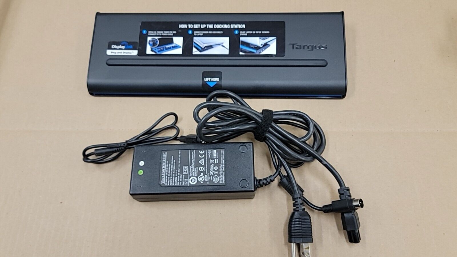 Targus ACP71USZ Universal USB 3.0 DV Docking Station - with adapter, tips, cord