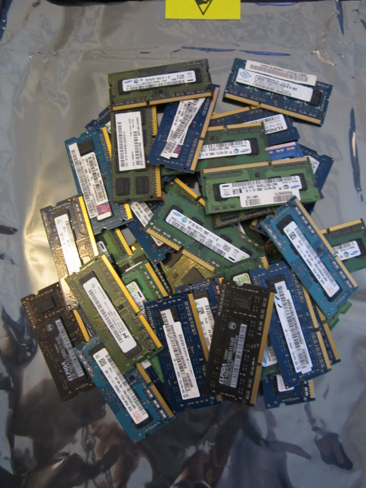 Lot of 42 Sticks 2GB PC3 DDR3 Laptop RAM - 84GB - Samsung Micron Hynix Elpida