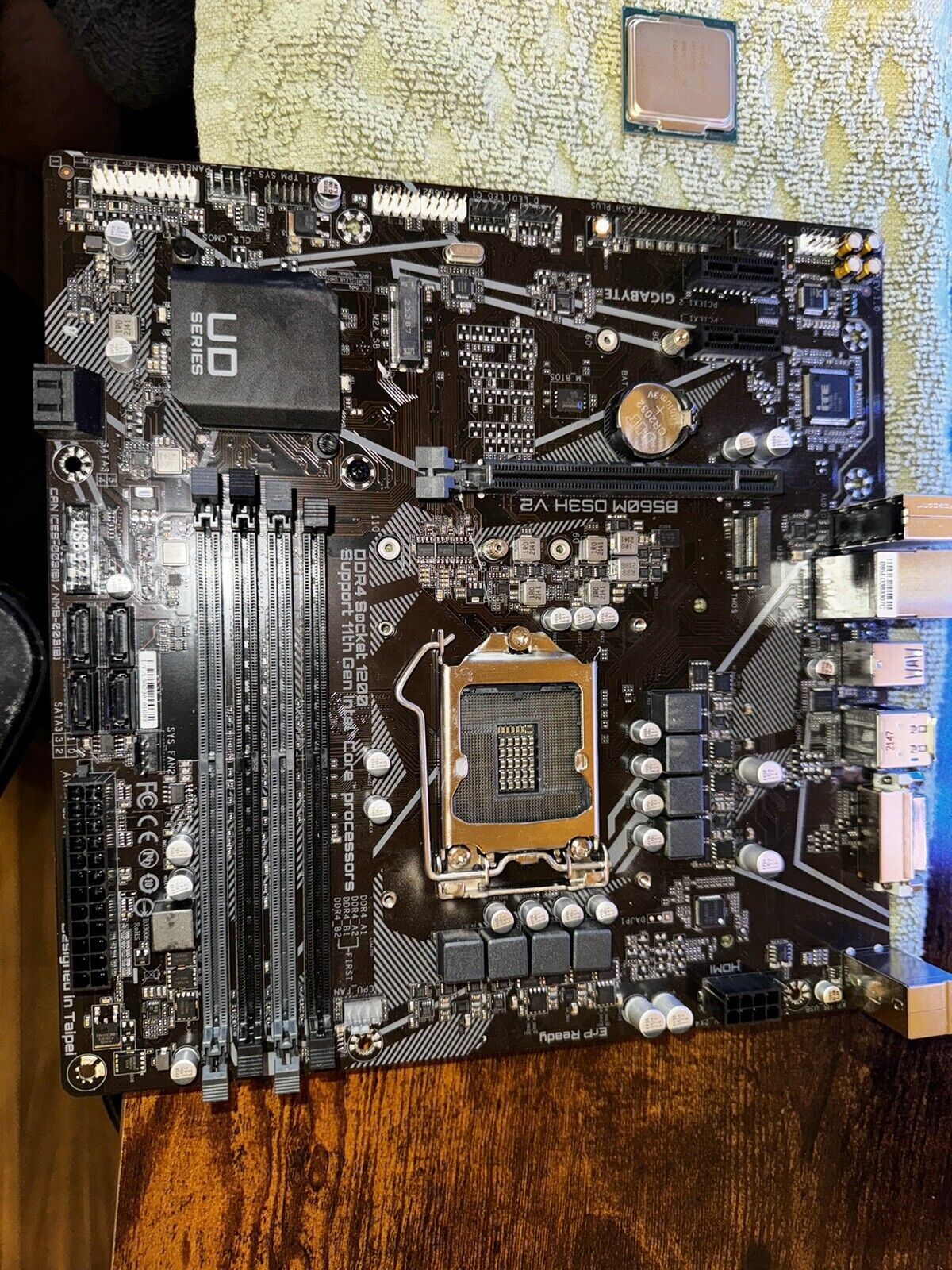 GIGABYTE B560M DS3H V2 Intel LGA1200 Micro-ATX Motherboard