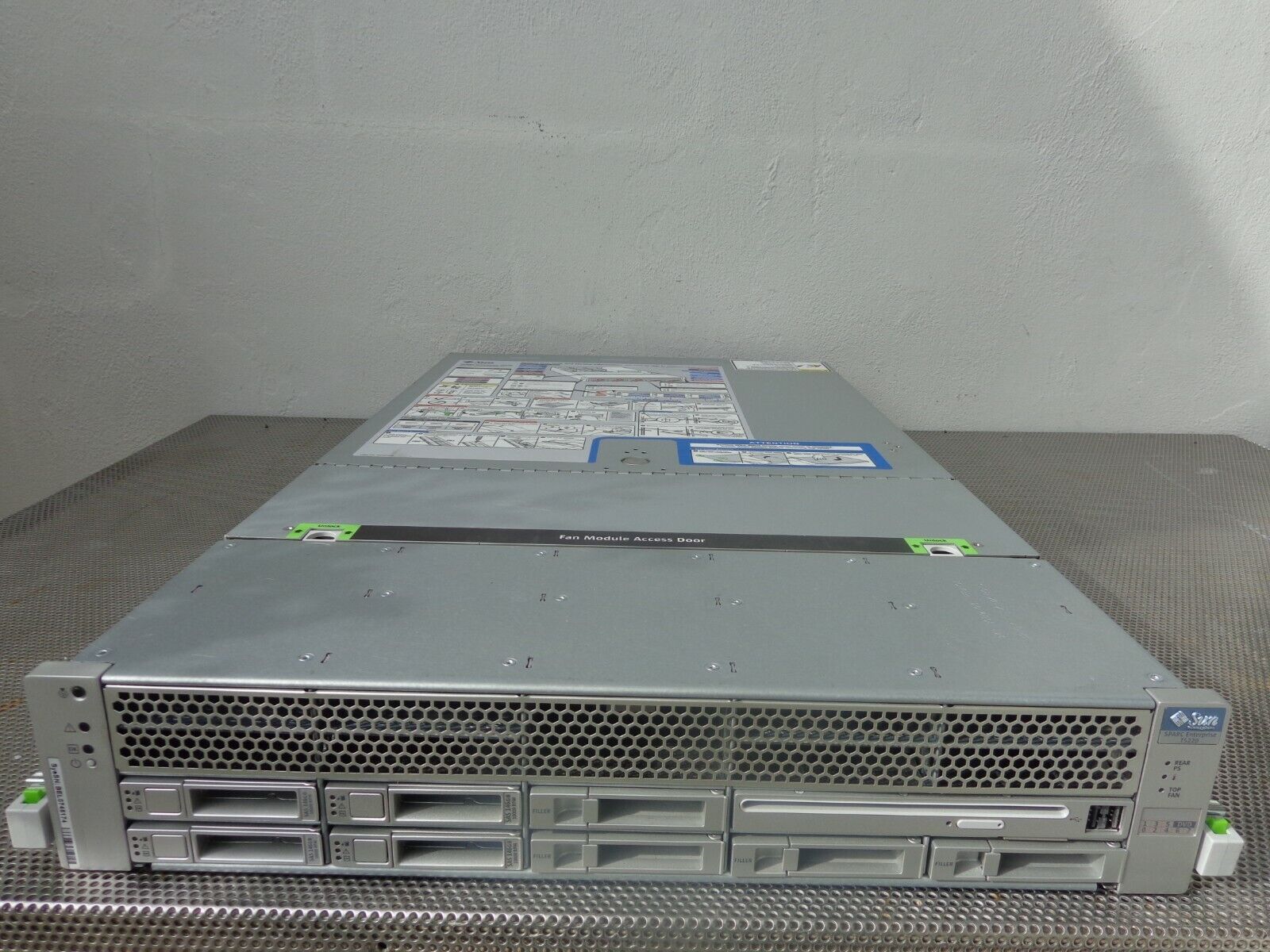 Sun SPARC ENTERPRISE T5220 Server Rackmount  No HDD 602-3822-07 DVD 64Gb RAM