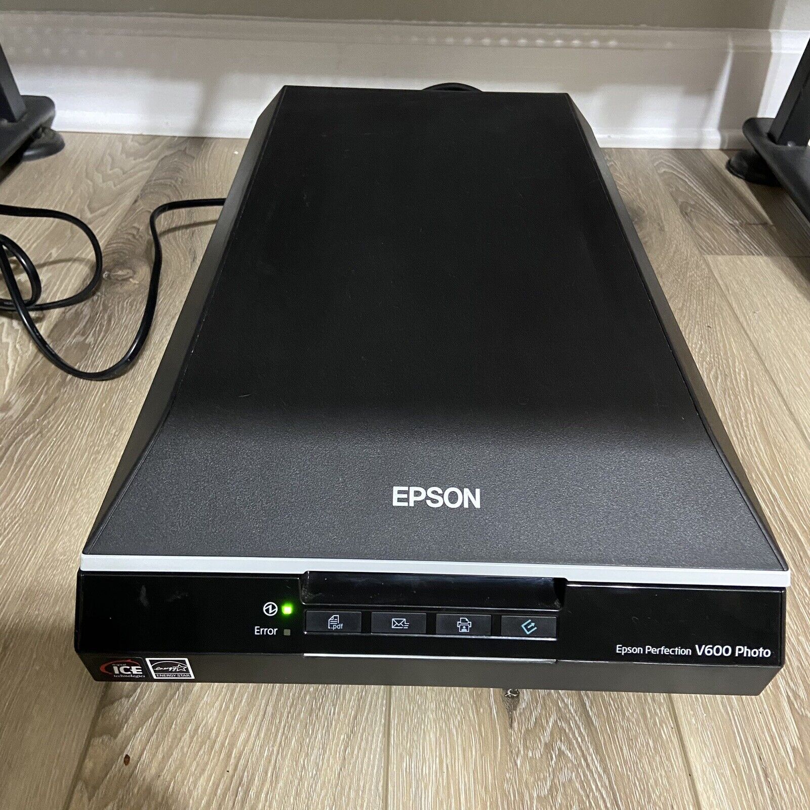 Epson Perfection V600 Photo Scanner Model J252A Tested Comes with Power Cord