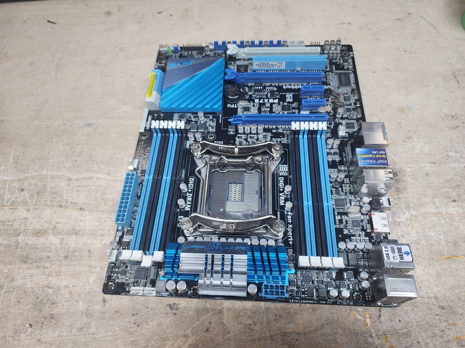 ASUS P9X79 PRO LGA2011 Intel X79 SATA 6Gb/s ATX Intel Motherboard 