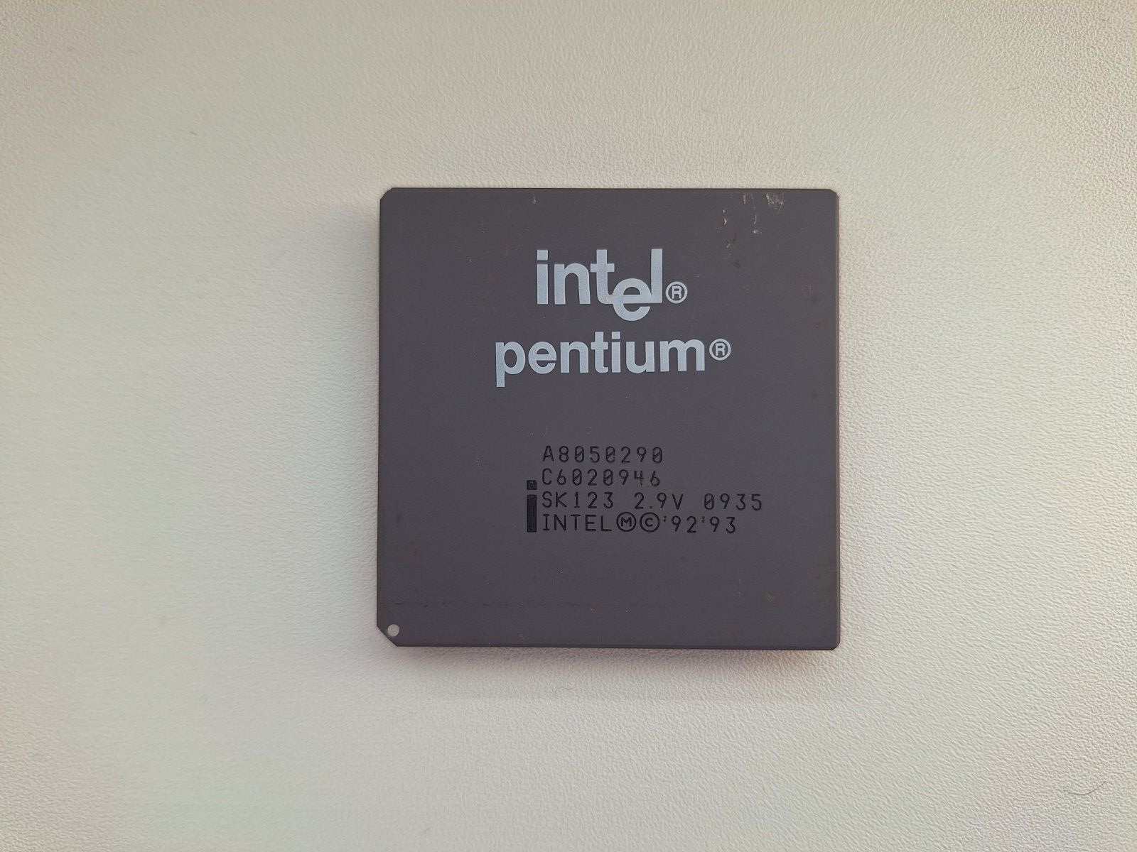 Intel Pentium 90 A8050290 SK123 2.9V rare mobile Pentium 90 vintage CPU GOLD