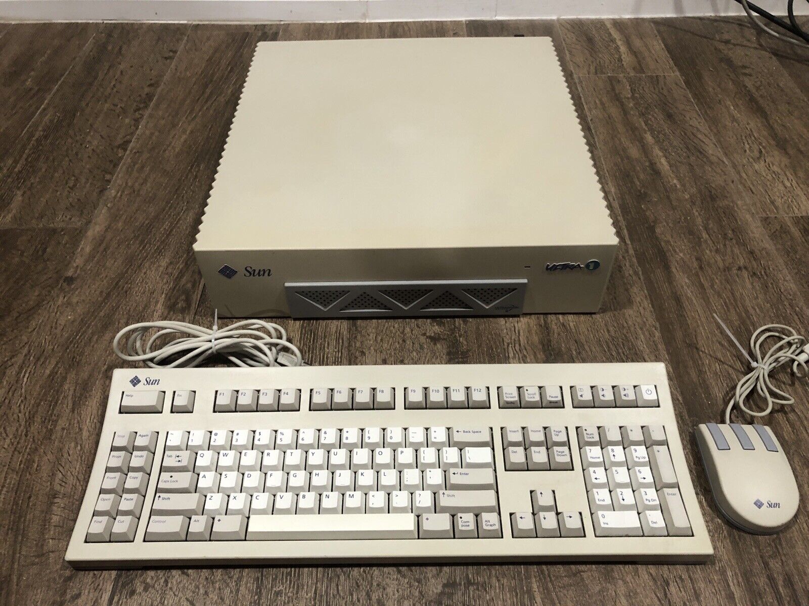 Vintage SUN Ultra 1 143Mhz Workstation w/ Type 5c Keyboard and Mouse Working