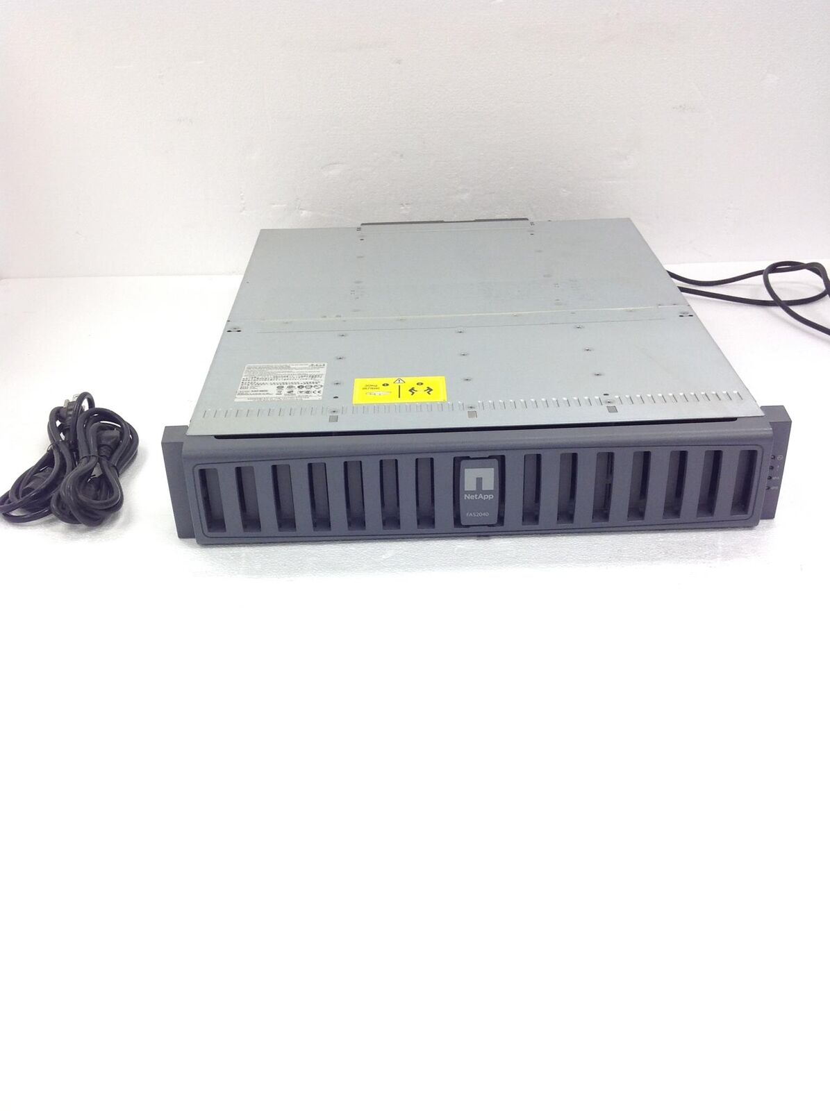 NetApp FAS2040 NAF-0602 Hard Drive Array Condition Used Working  Gray