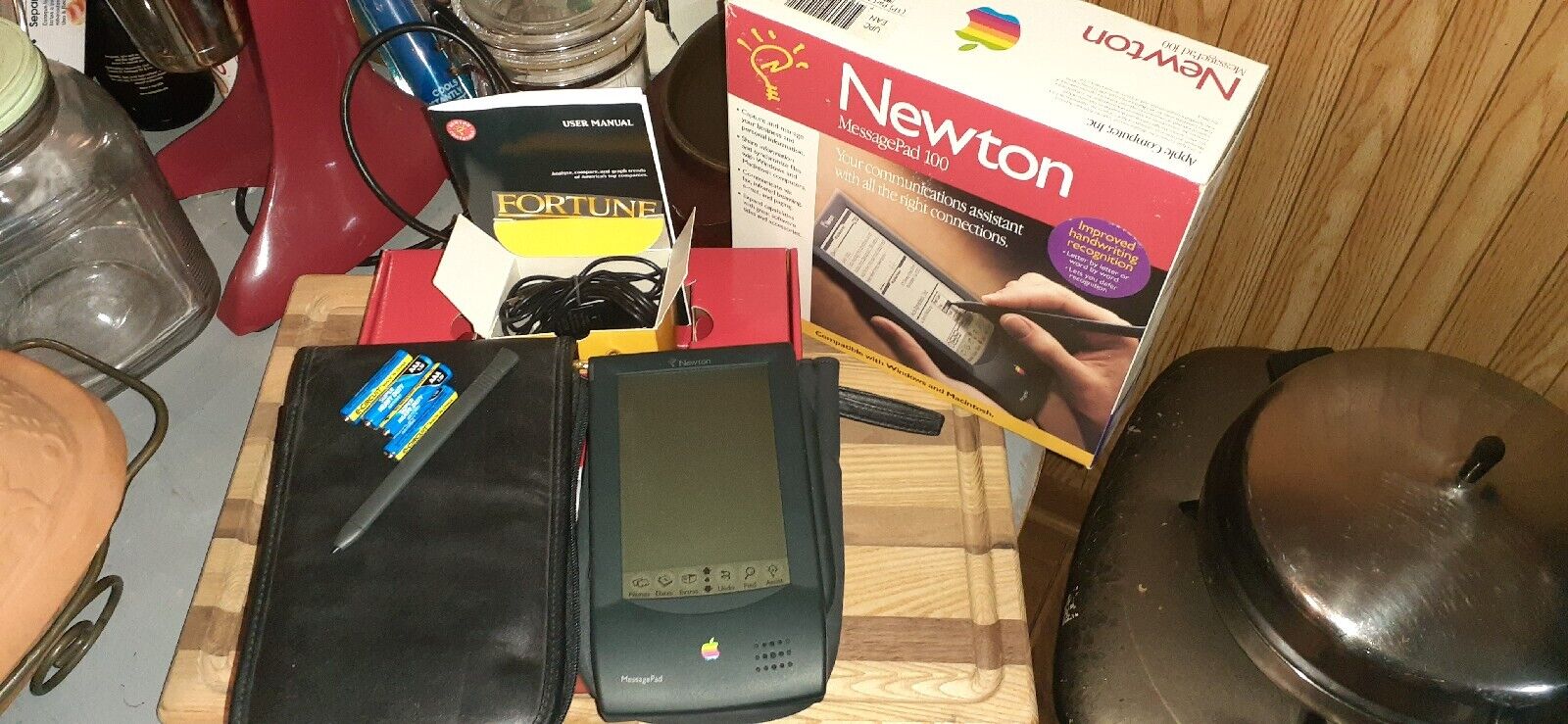 Apple Newton Message Pad  H1000 1993 w/Stylus and original packaging - WORKING