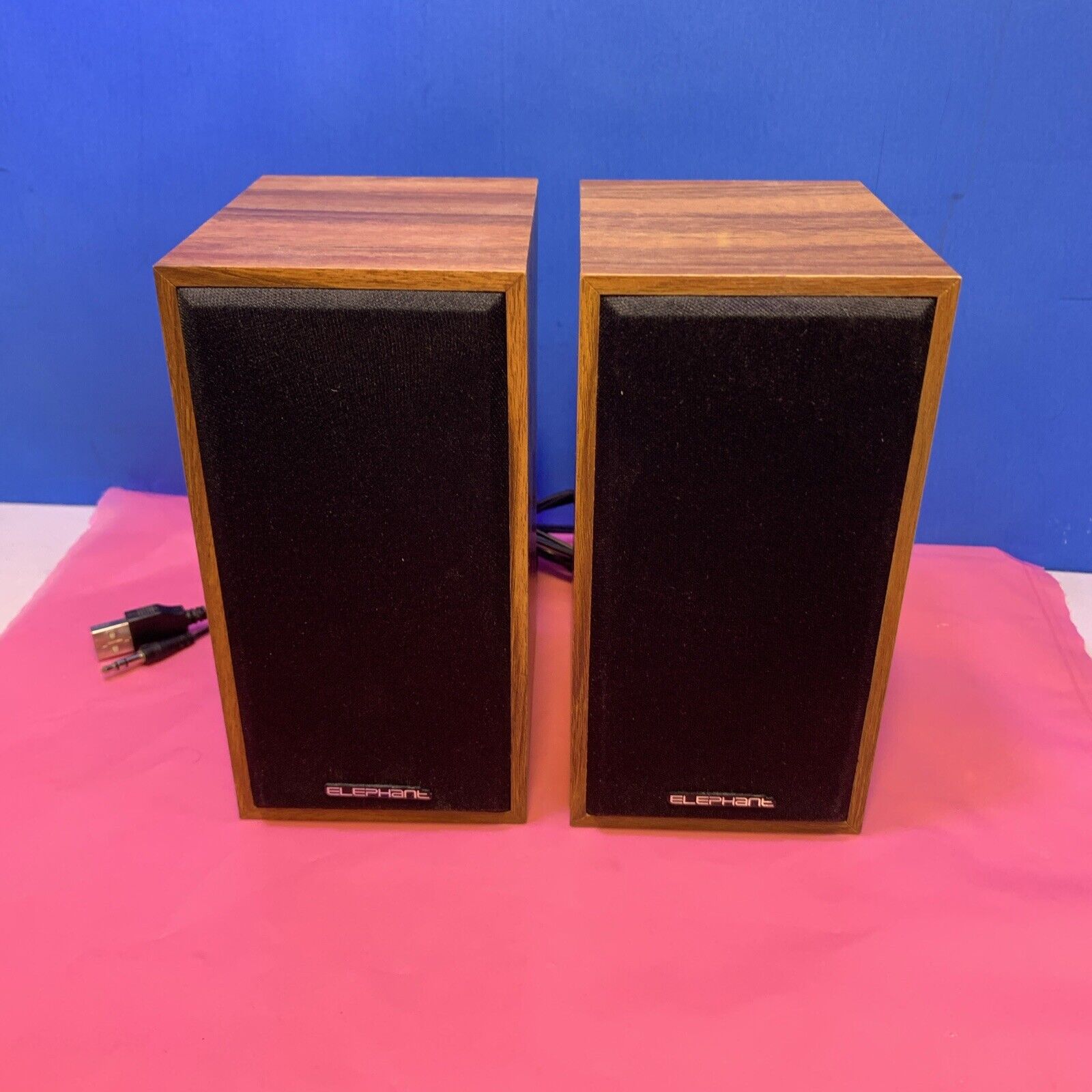 Nice ~ A pair of ELEPHANT AOIDE COMPUTER USB-POWERED SPEAKER (SP-020)