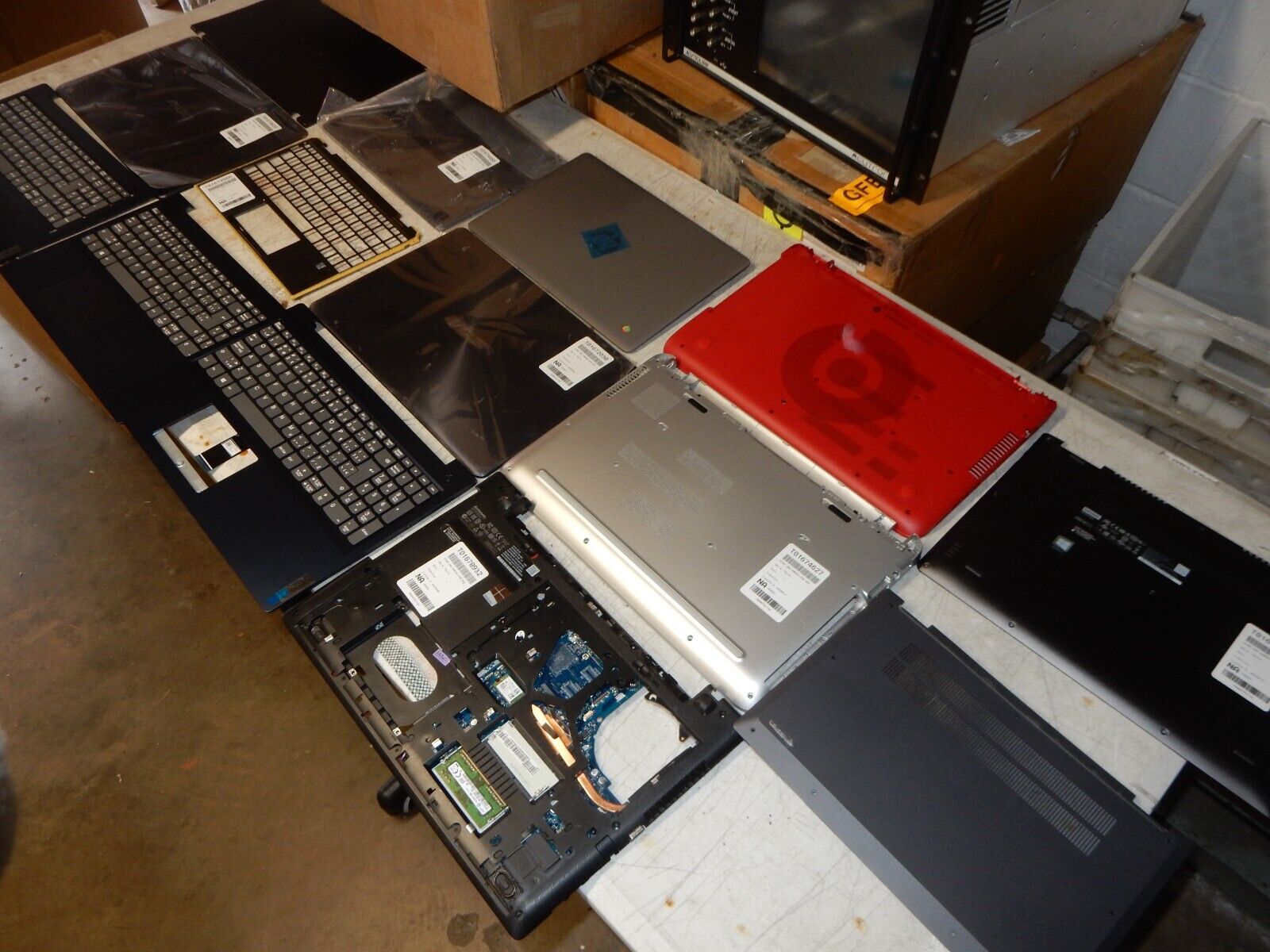 Big Lot of Laptop Housing, Keyboards, HP, Lenovo, ASUS, ACER, etc *AS-IS, PARTS*
