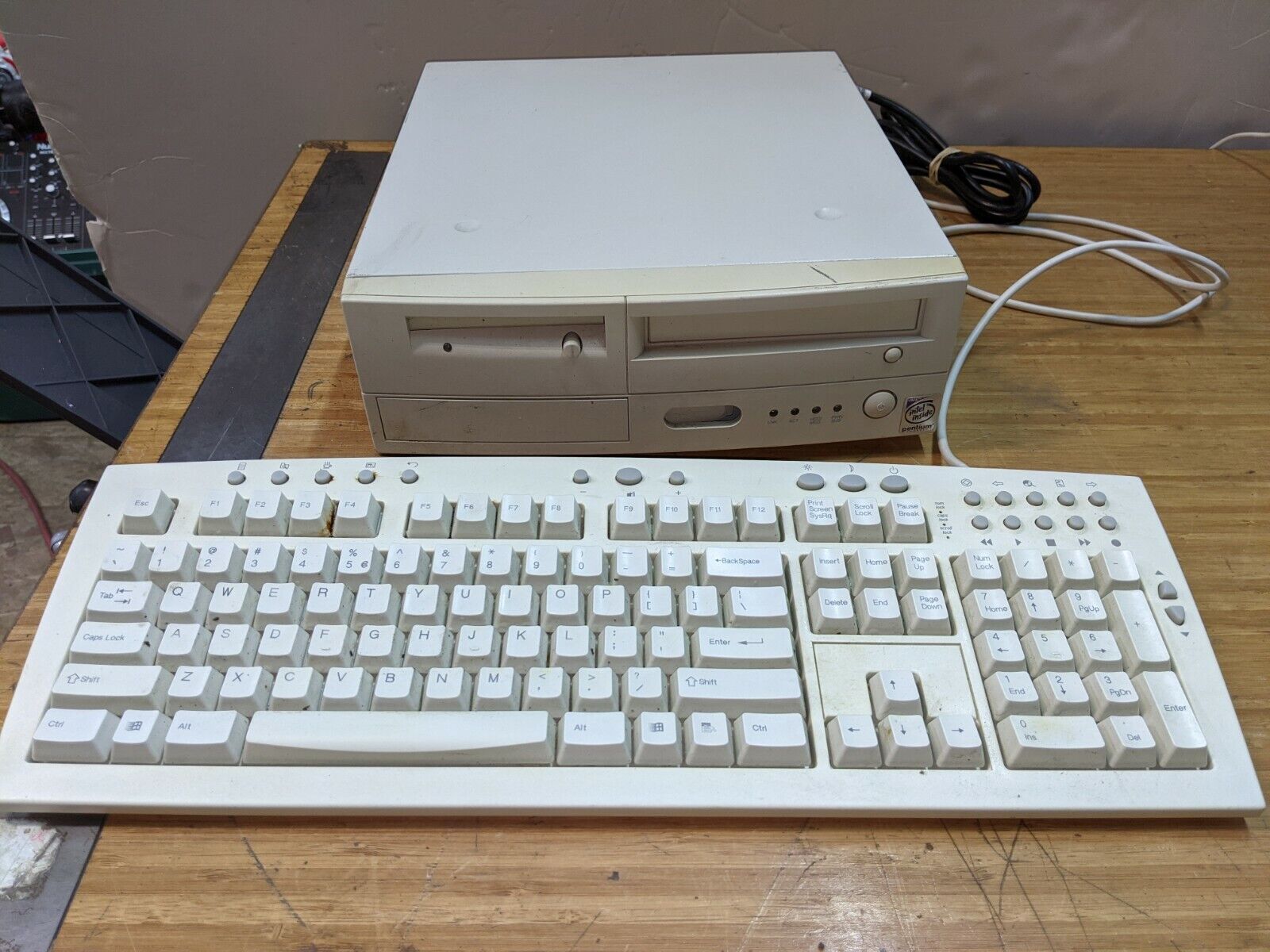 Vintage Data General 92709 Desktop Computer Acer *For Parts, No Hard Drive*