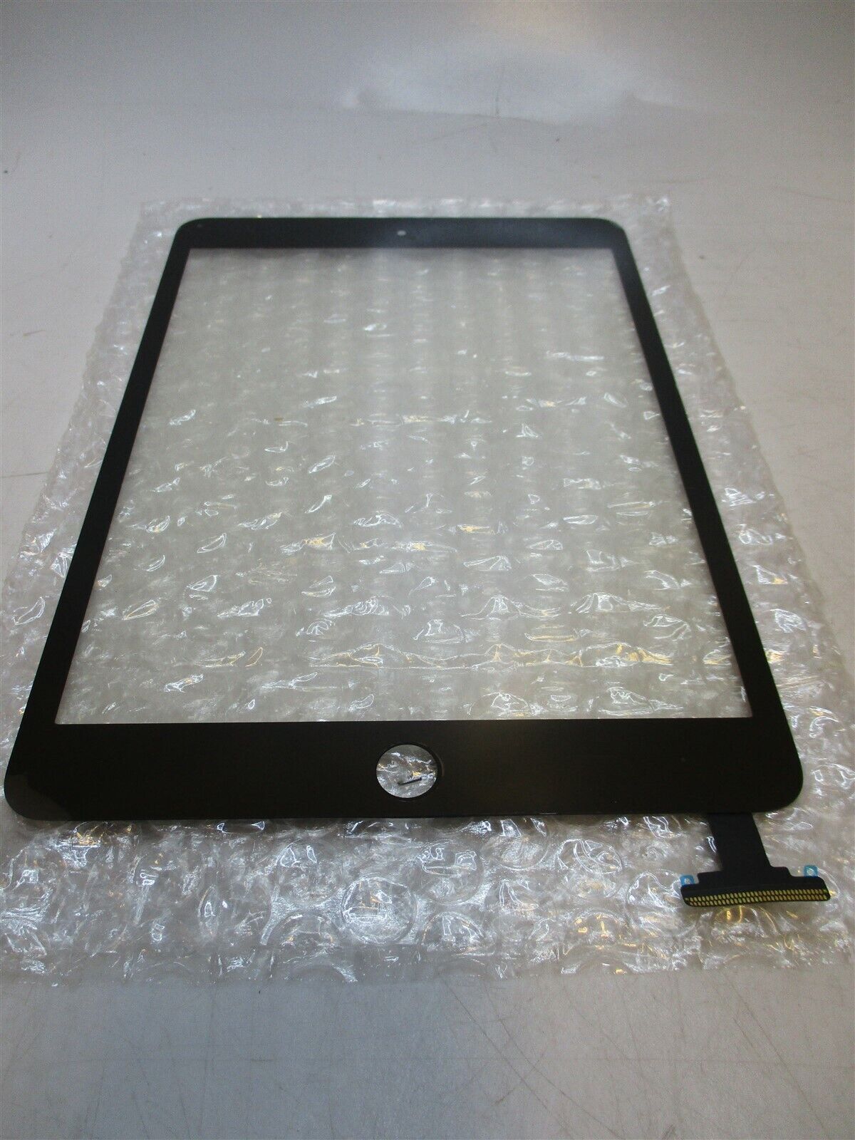 MCM Electronics (68-235) Digitizer Screen Assembly for Black iPad Mini Tablet