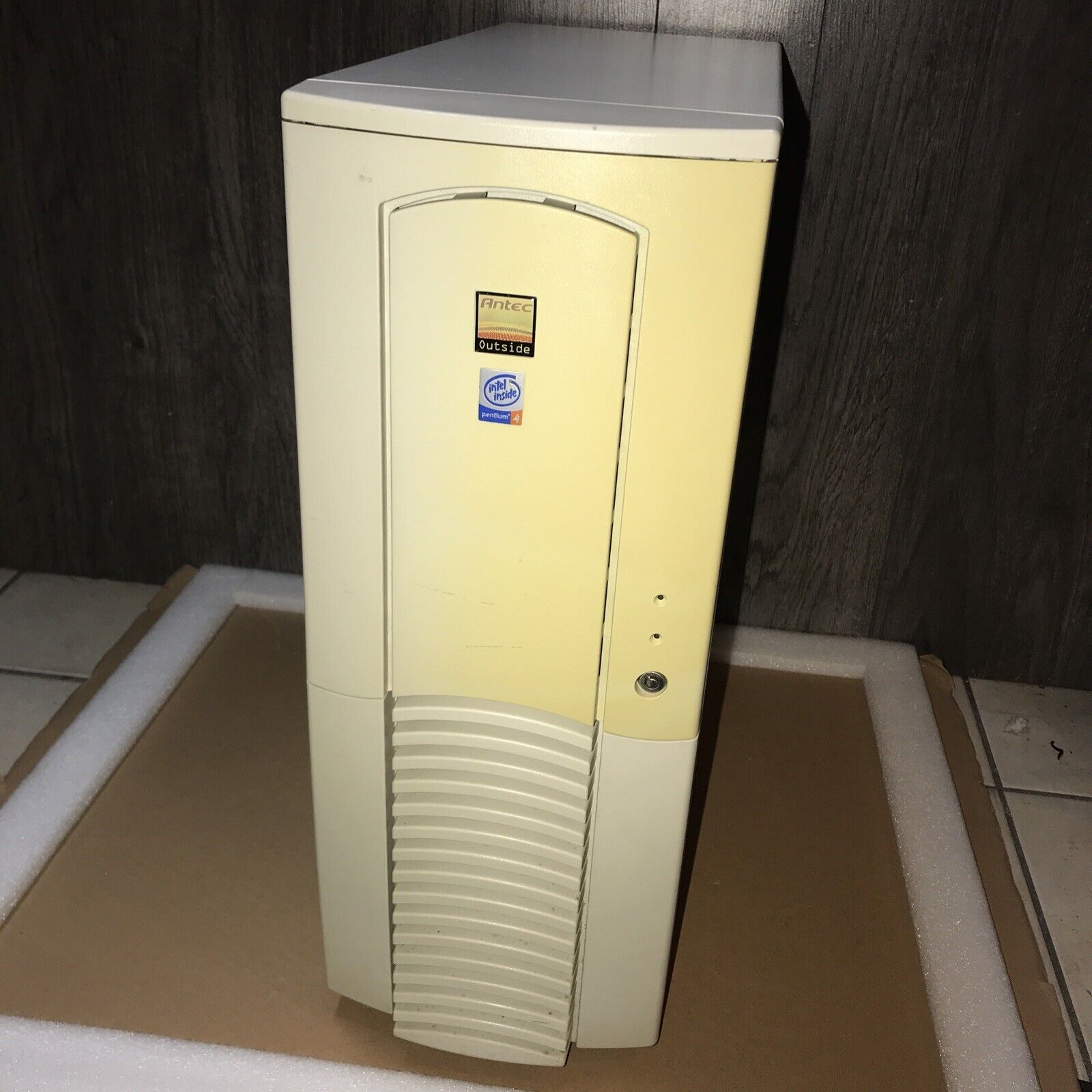 Vintage ~ Antec Large-size Computer case w/DVD/CD-rom/floppy Drive /power Supply