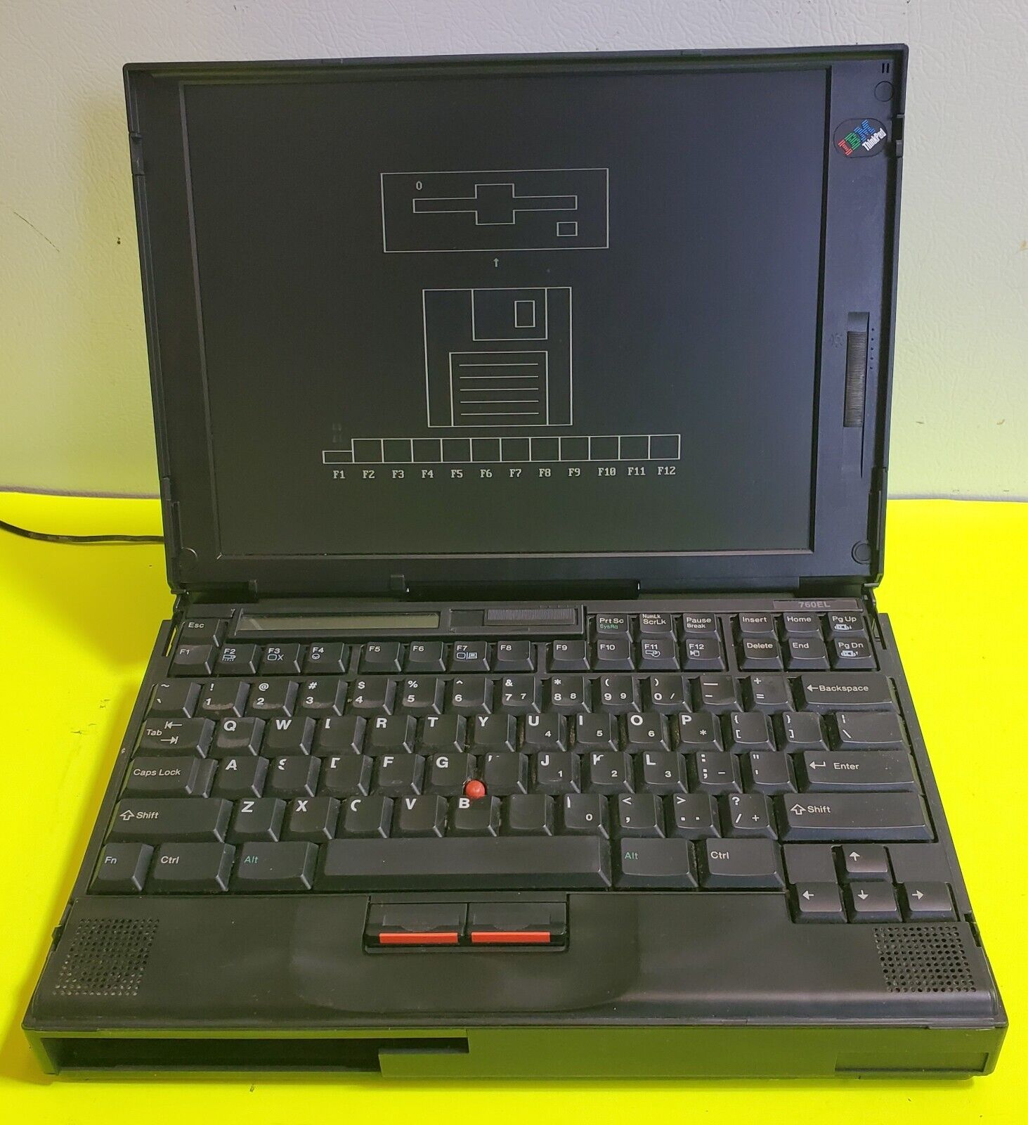 Vintage IBM Thinkpad 760EL Intel Pentium Laptop Computer - Rare - Powers On