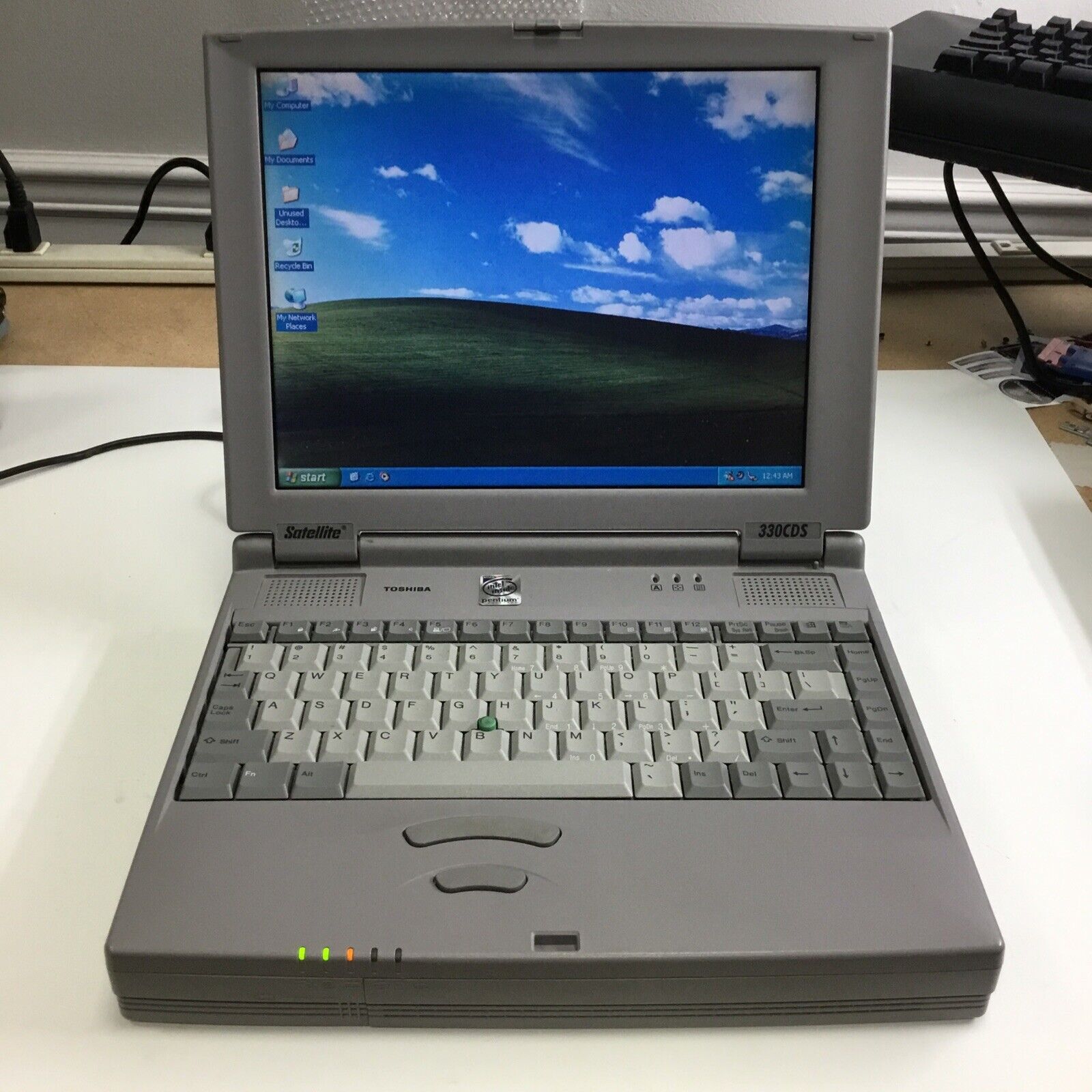 Toshiba Satellite 330CDS Laptop Intel Pentium @ 266 MHz  BOOTS, SEE DETAILS