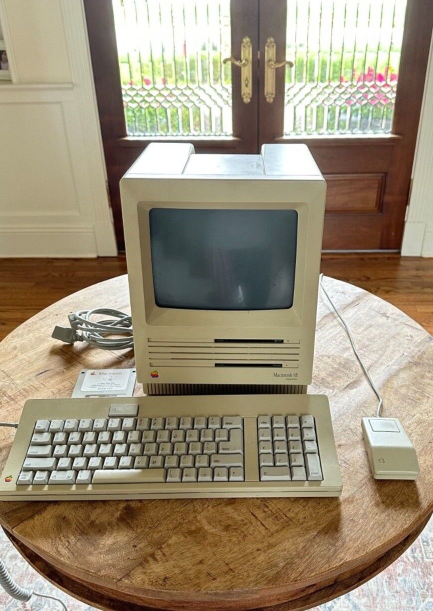 Vintage 1986 Apple Macintosh SE Working