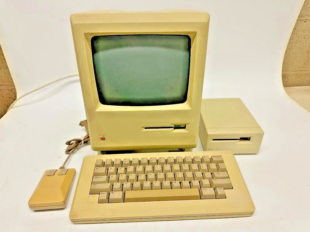 Vintage Apple Macintosh 512k with Original keyboard & Mouse and floppy drive