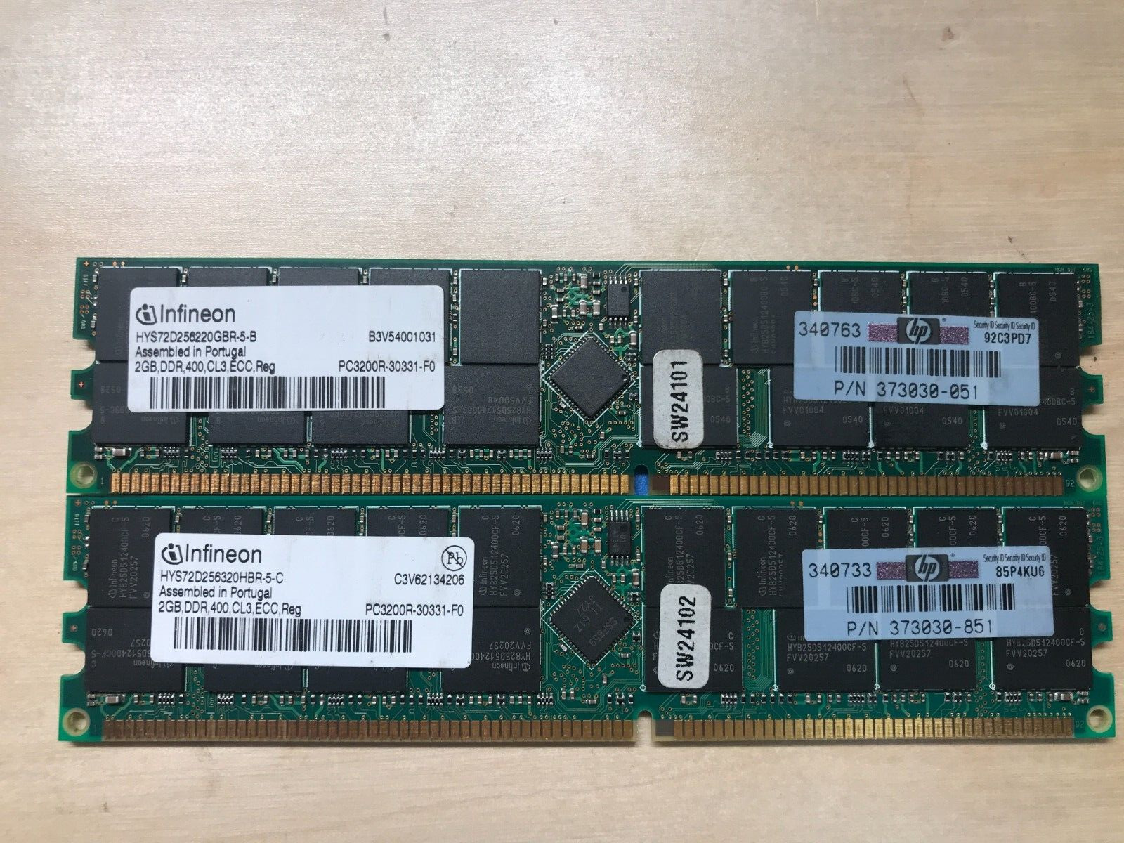 4GB Kit 2x2GB Server RAM Infineon HYS72D256220GBR-5-B DDR PC3200 400Mhz Reg ECC