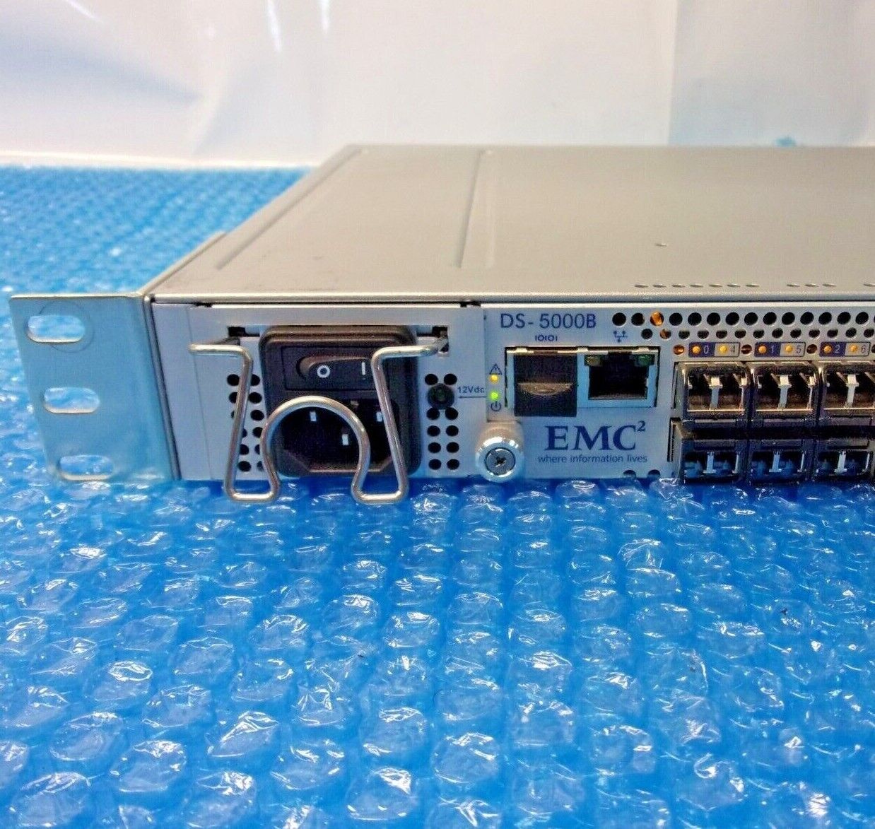 EMC DS-5000B Brocade 5000 100-652-505 32 Port Fibre Channel Switch w/ 32x SFPs