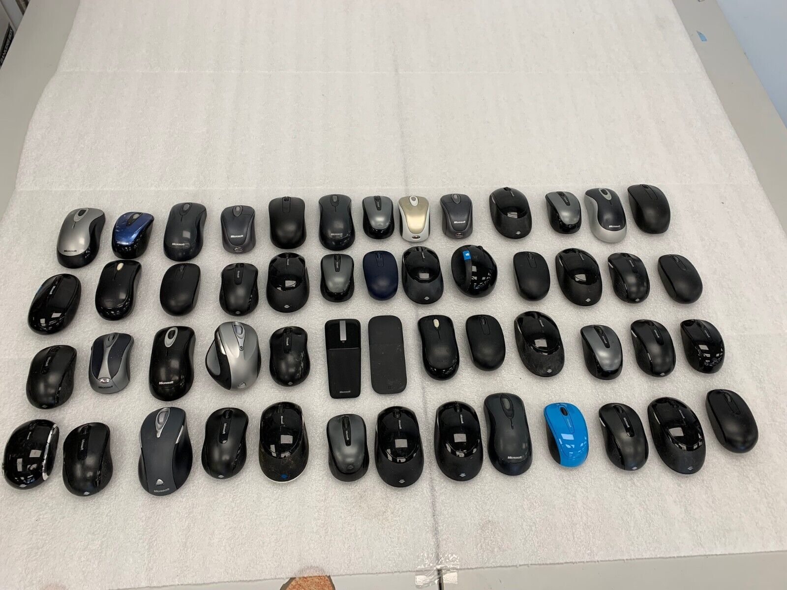 Mixed lot of 52 Microsoft Wireless mice 