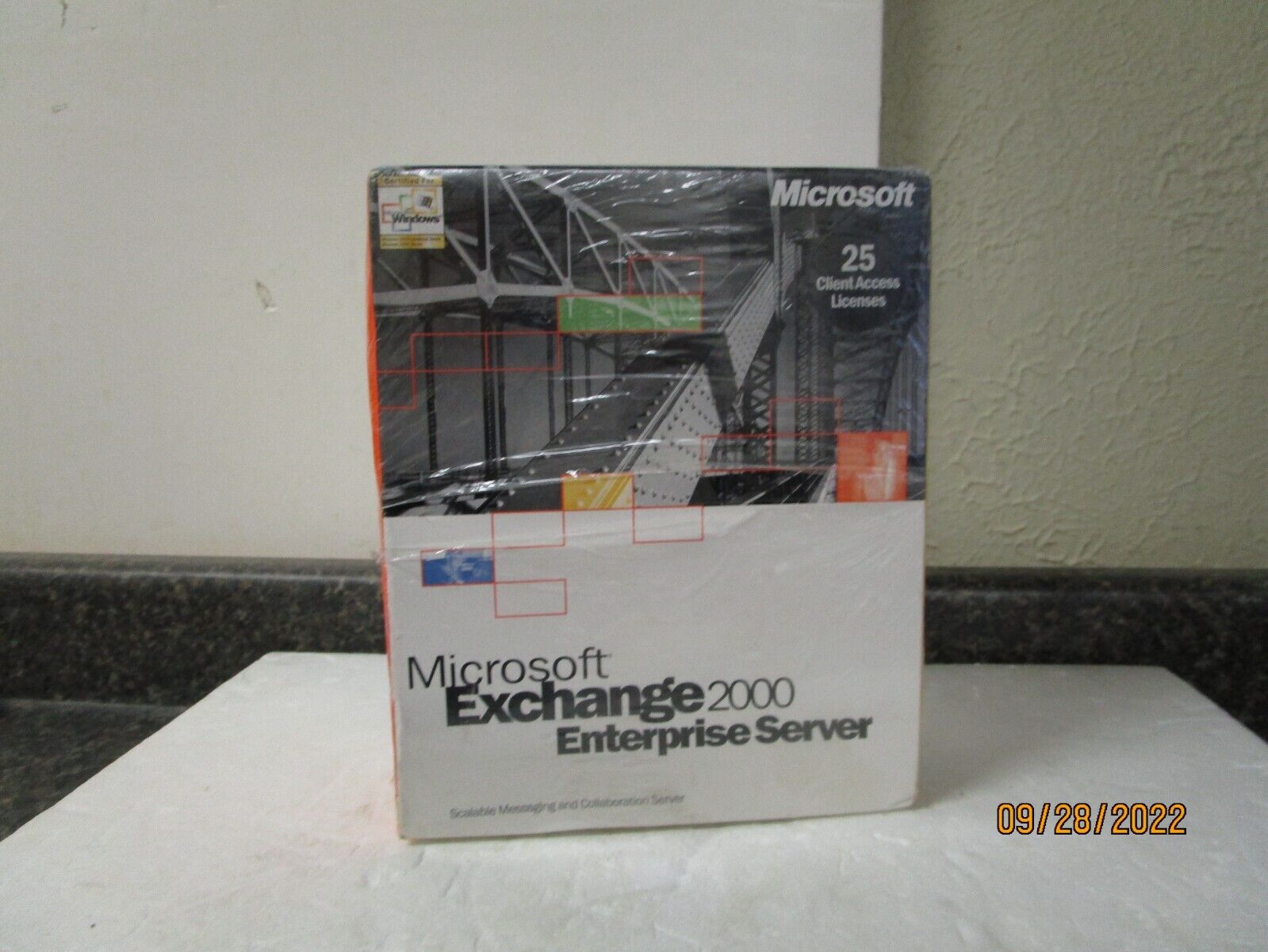 SEALED BOX Microsoft Exchange2000 Enterprise Server - 25 Client Access Licenses