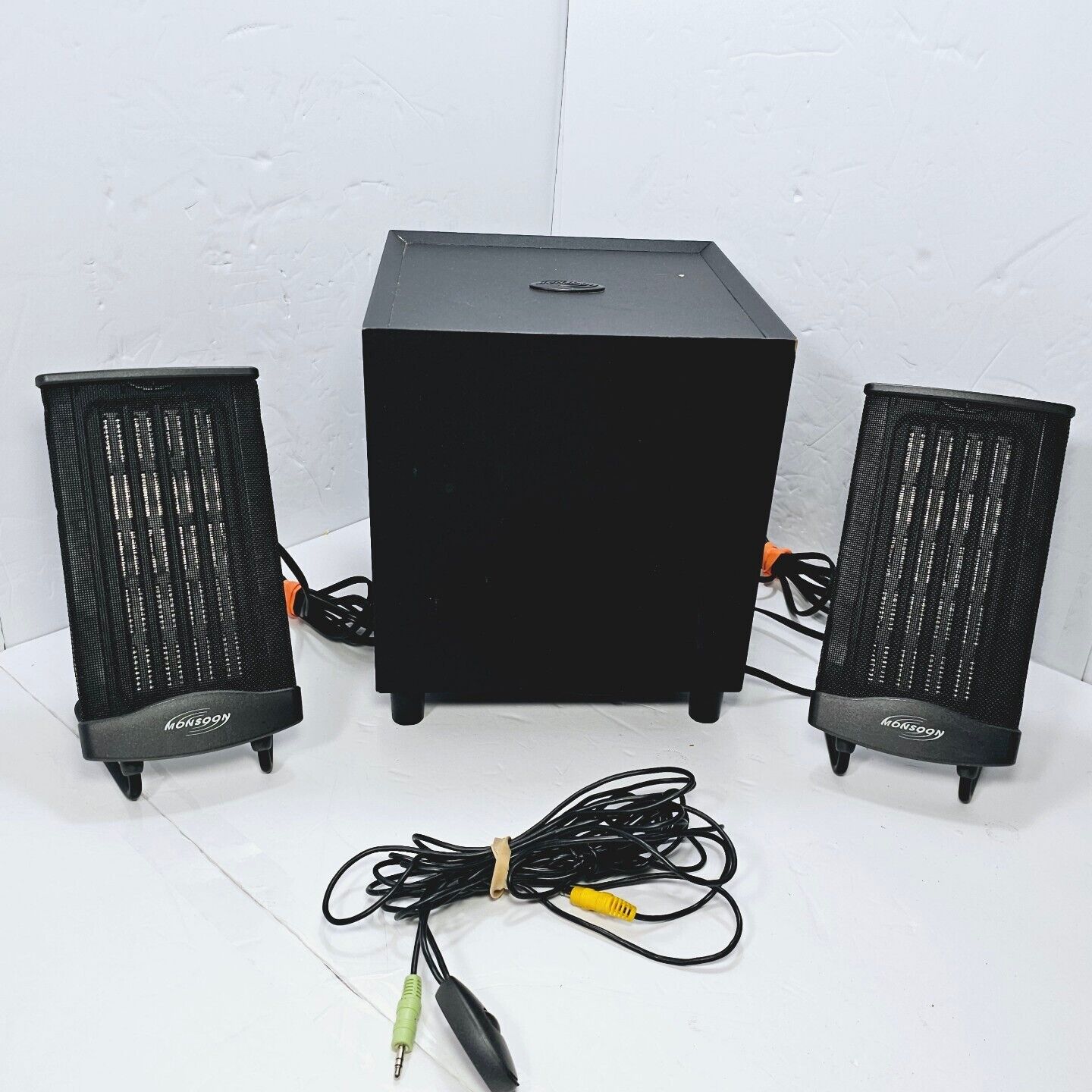 Monsoon MM-700 Self Amplified Speaker System with Subwoofer  Rare Flat Speakers