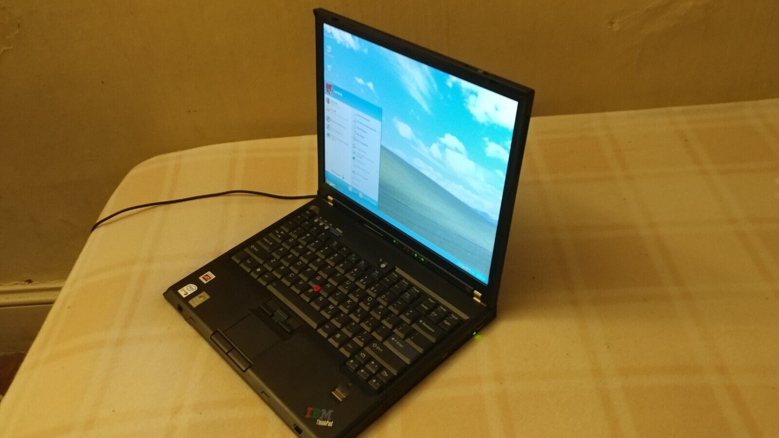 IBM Lenovo Thinkpad T60 Laptop 1.83 GHz 4 GB Ram 128 GB SSD Windows XP pro SP3