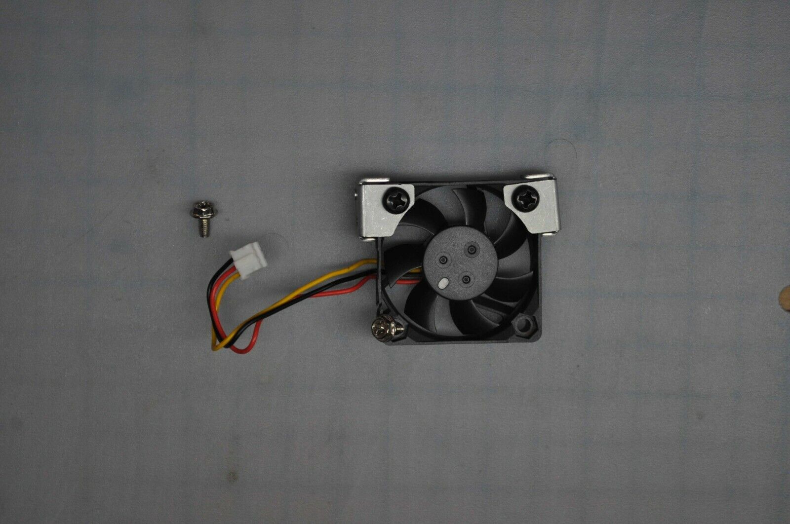 IBM 4836 - 4838 FAN Assembly with Mounting Bracket 42J2774