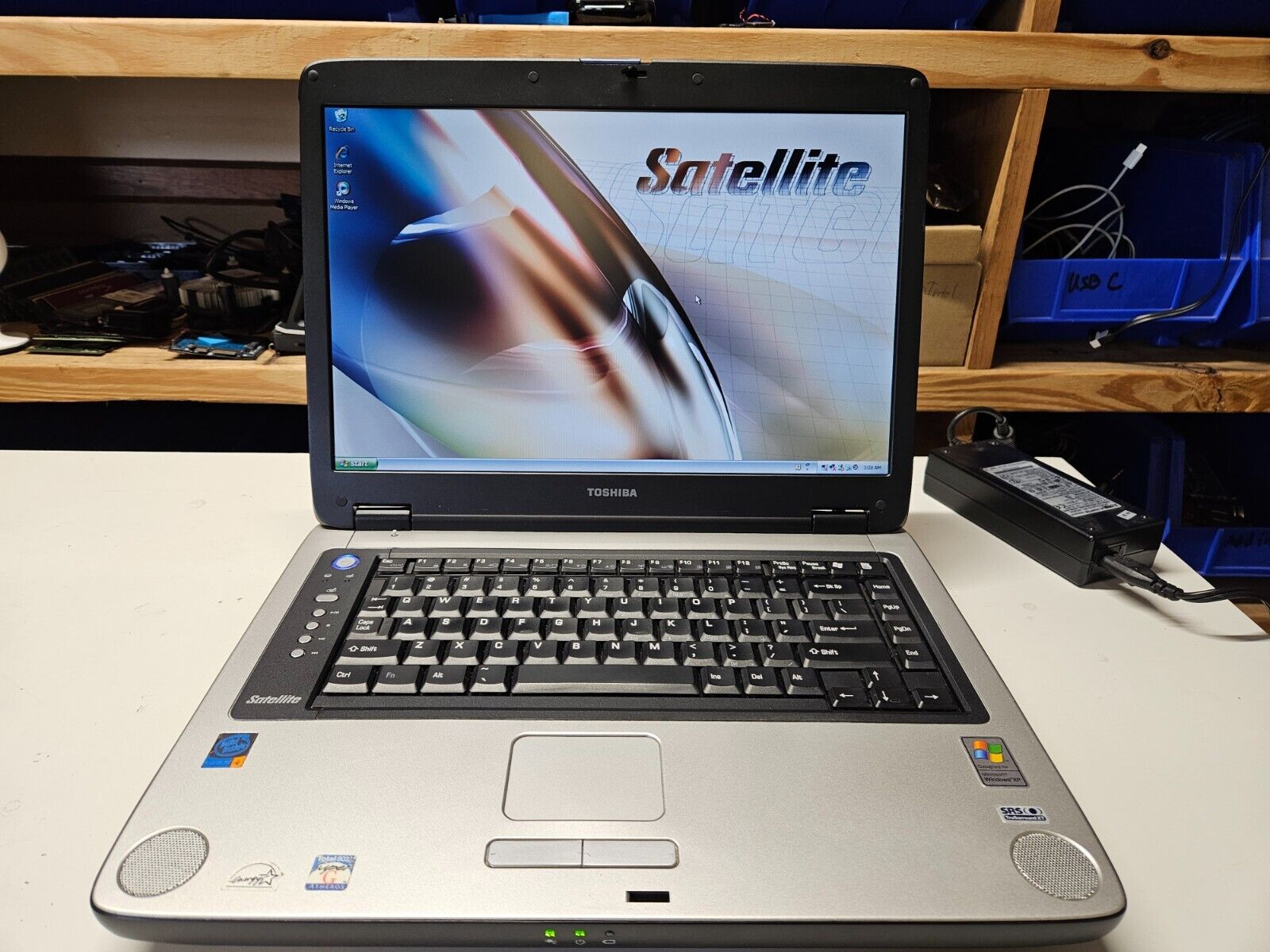 Vintage Toshiba Satellite A70-S249 15.4\'\' Win XP Works Great BAD BATTERY