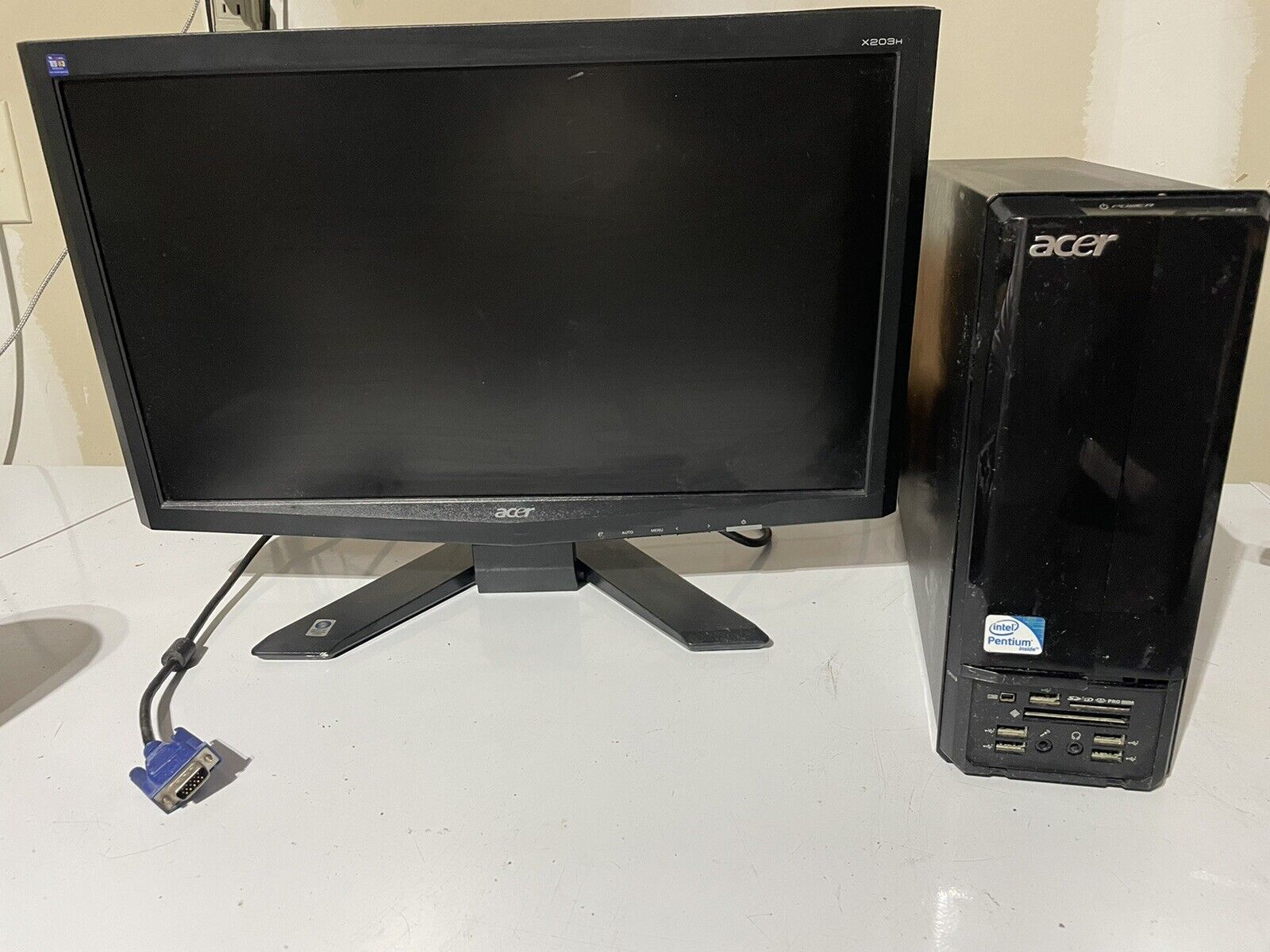Acer Aspire x3810 with Acer x203h Lcd Monitor