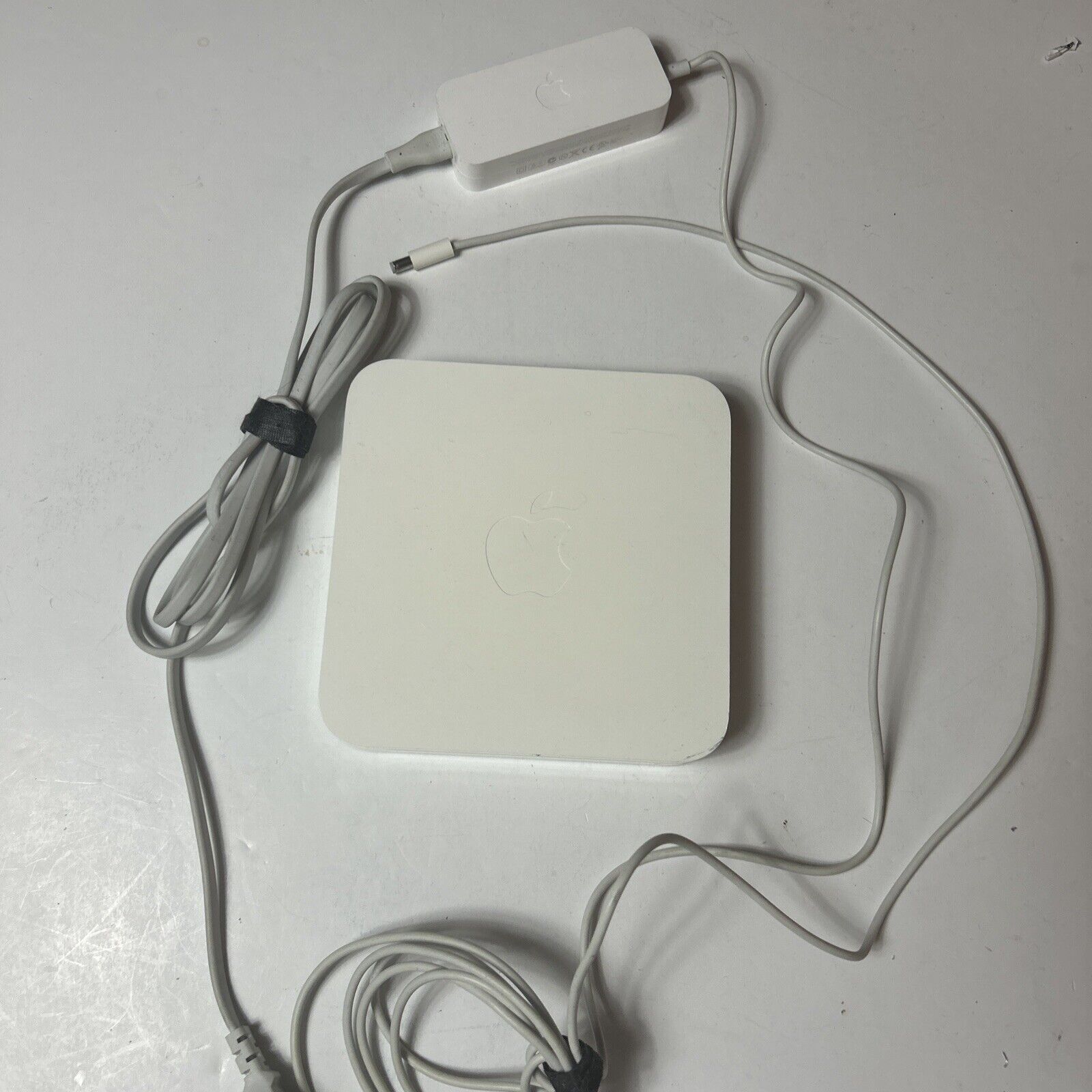 Apple AirPort Extreme 5th Gen Base Station 802.11n Wireless Router w/USB,  A1408