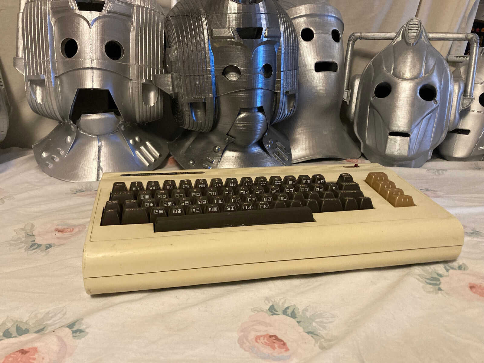 Early production 1981 Commodore VIC-20 Personal Computer Keyboard pre rainbow