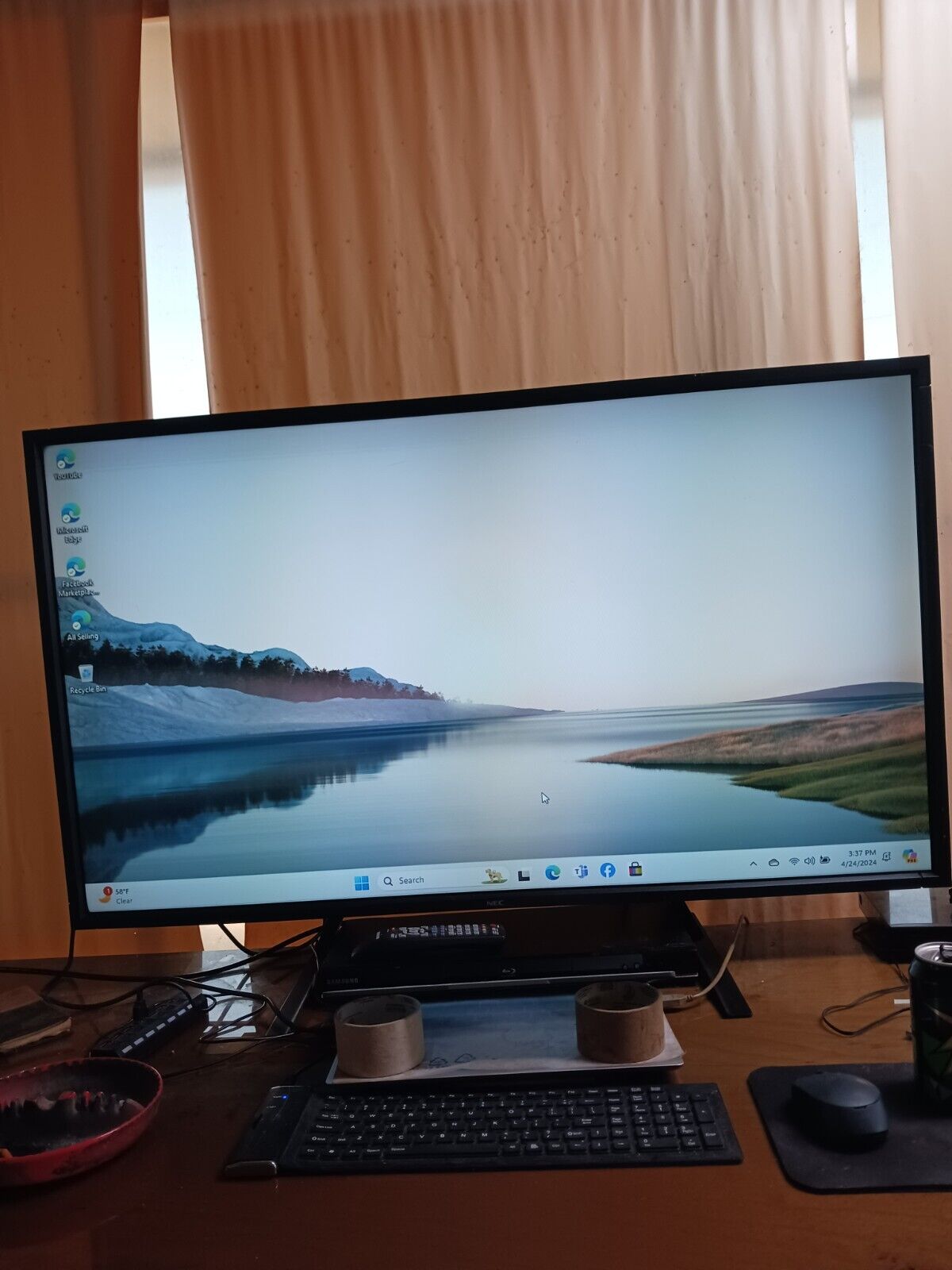 NEC Multisync P462 LCD  (TESTED AND WORKING) PLEASE SEE PIC\'S.