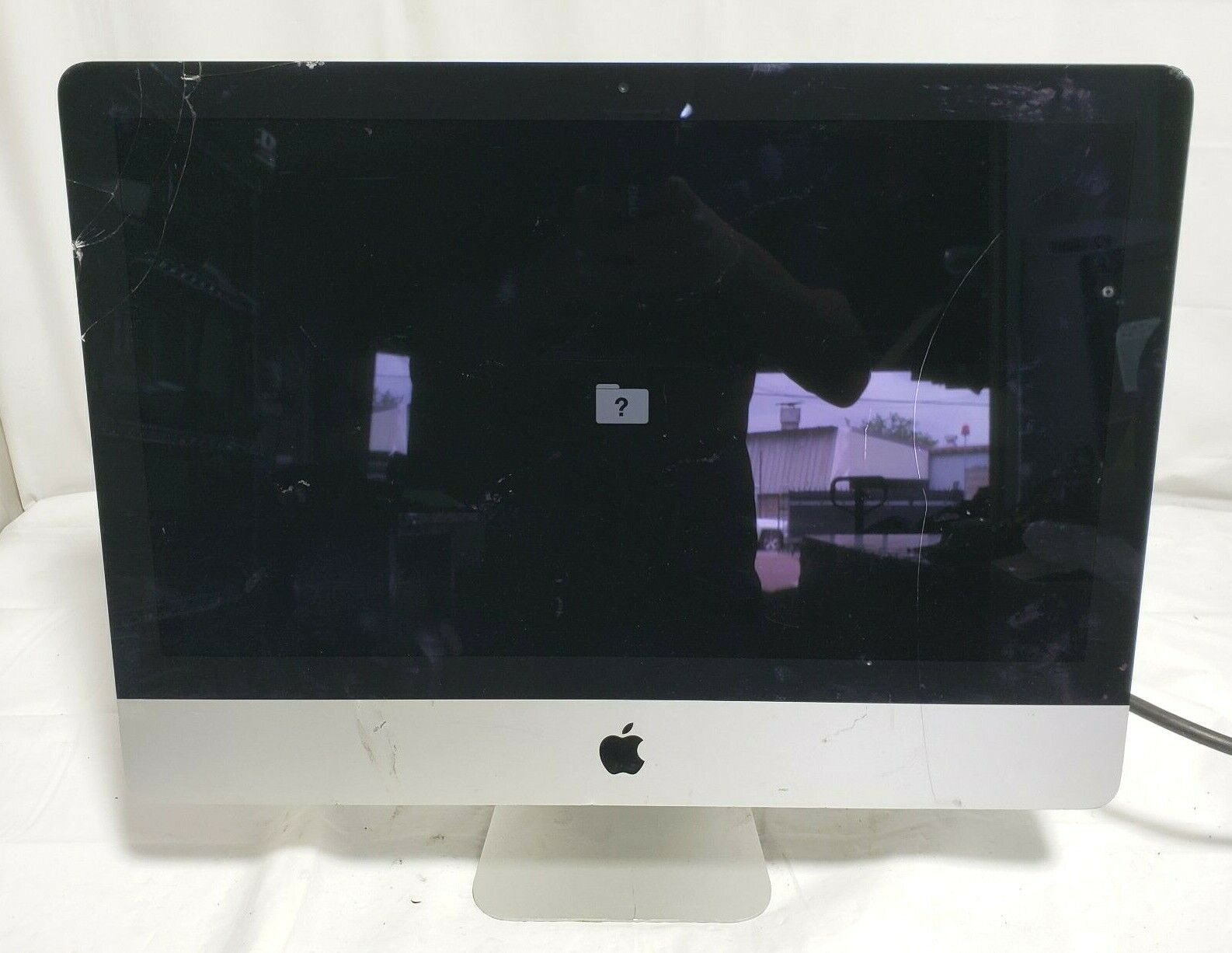 Apple iMac Intel Core 21.5in A1418 Computer CRACKED GLASS UNKNOWN SPECS AS IS 