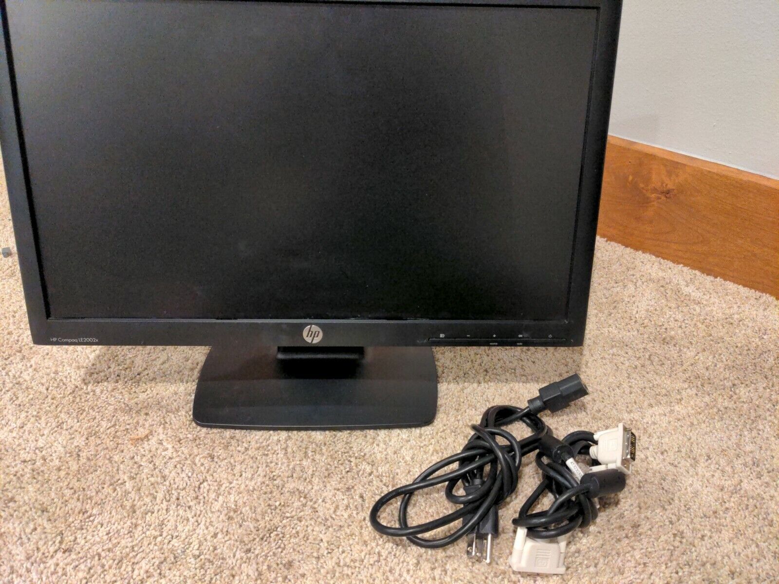HP Compaq LE2002x Monitor With Power & Connection Cables.