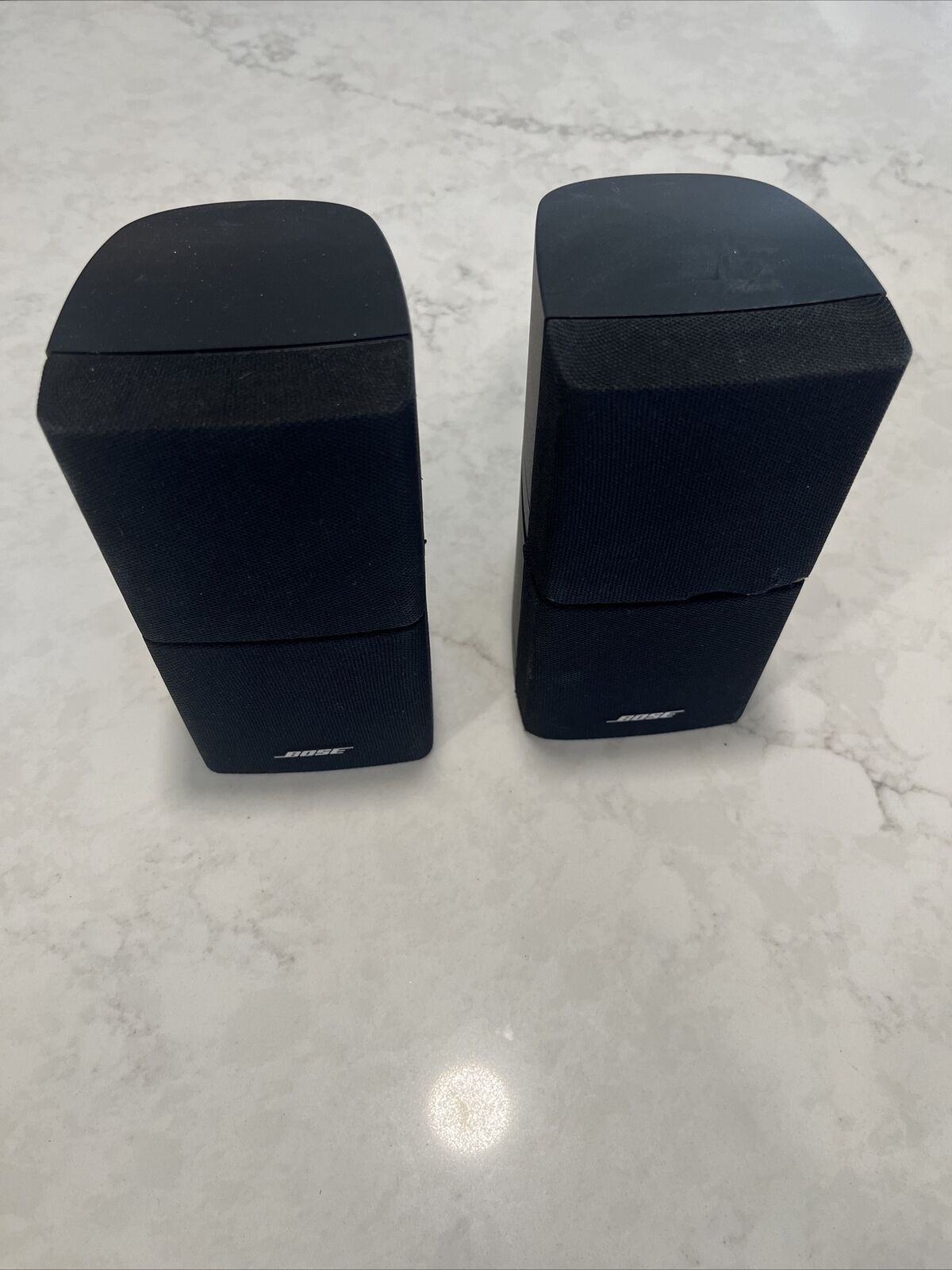 PAIR(2) OF BOSE DOUBLE CUBE ACOUSTIMASS LIFESTYLE SPEAKERS. BLACK. WORKS GREAT 
