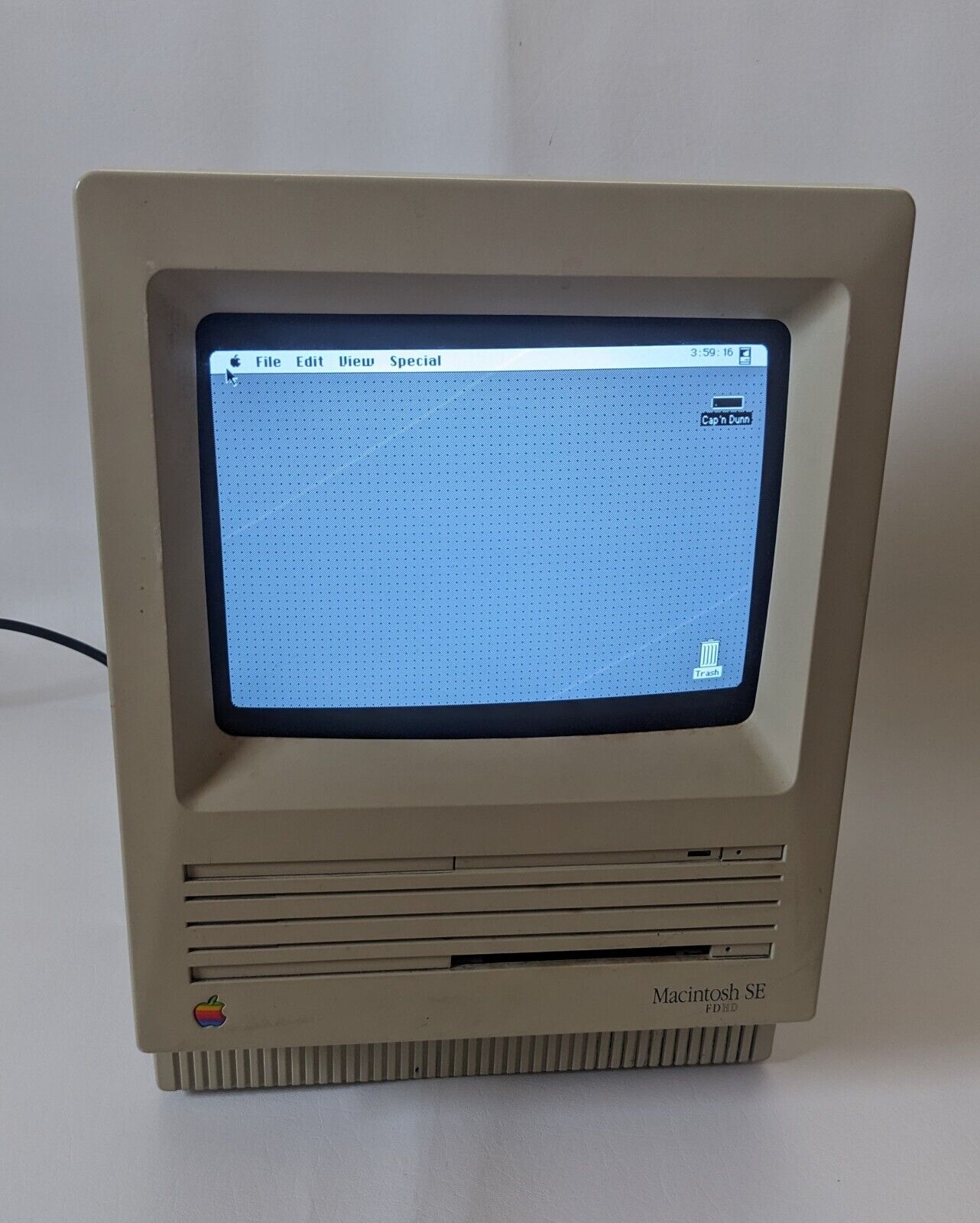 APPLE MACINTOSH SE FDHD All In One Vintage Computer - Model M5011 1988