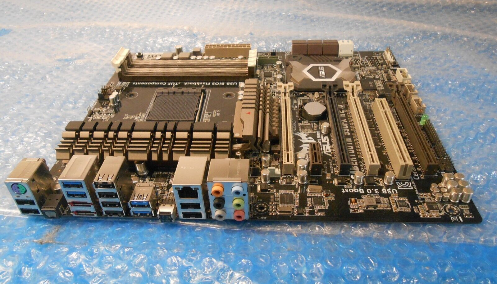 ASUS SABERTOOTH 990FX R2.0 DDR3 SATAIII USB 3.0 AM3
