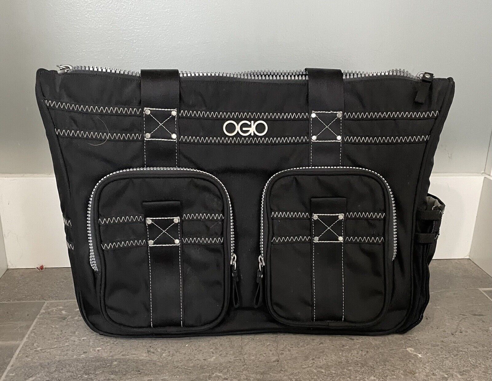 Ogio Briefcase/Laptop Bag. Black Canvas w/White Stiching.Only used a few times.