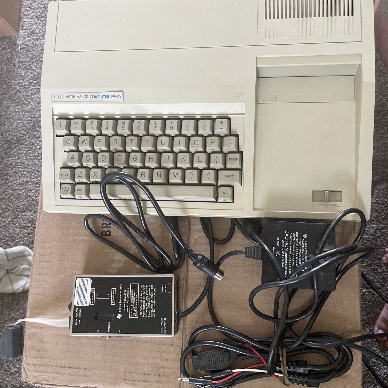 Texas Instruments TI-99/4A  computer With cables & Cover untested 